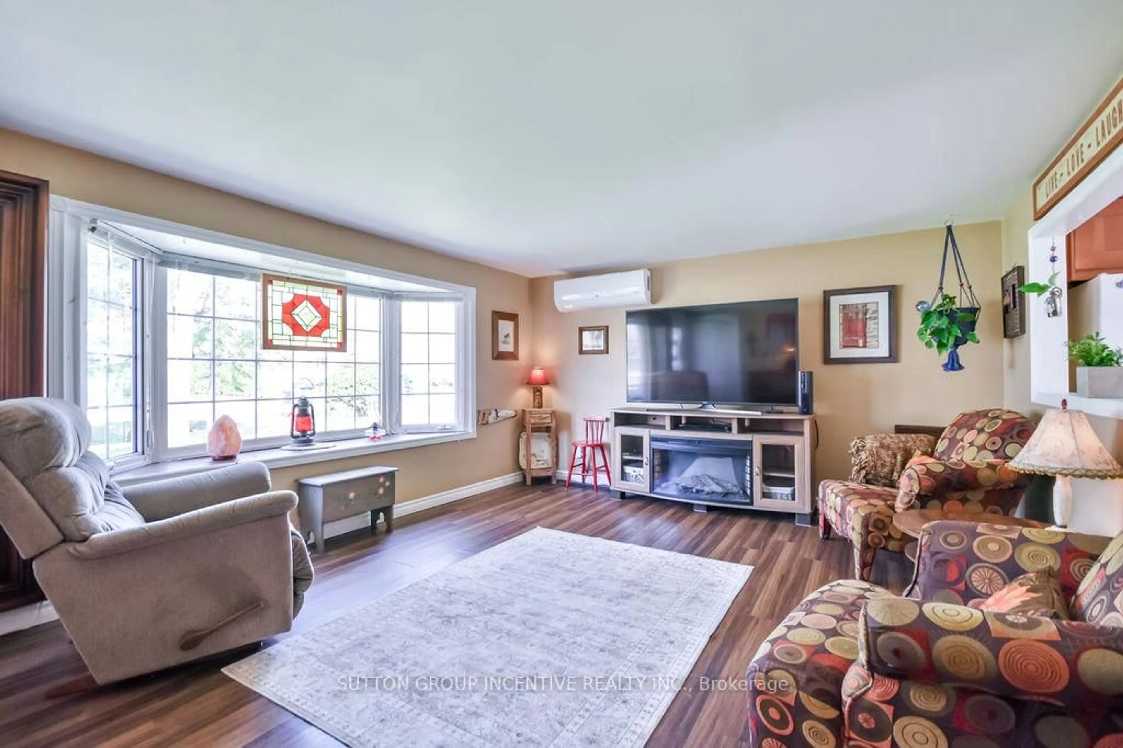 Living room with furniture, unknown for 1057 Ferrier Ave, Innisfil Ontario L0L 1W0