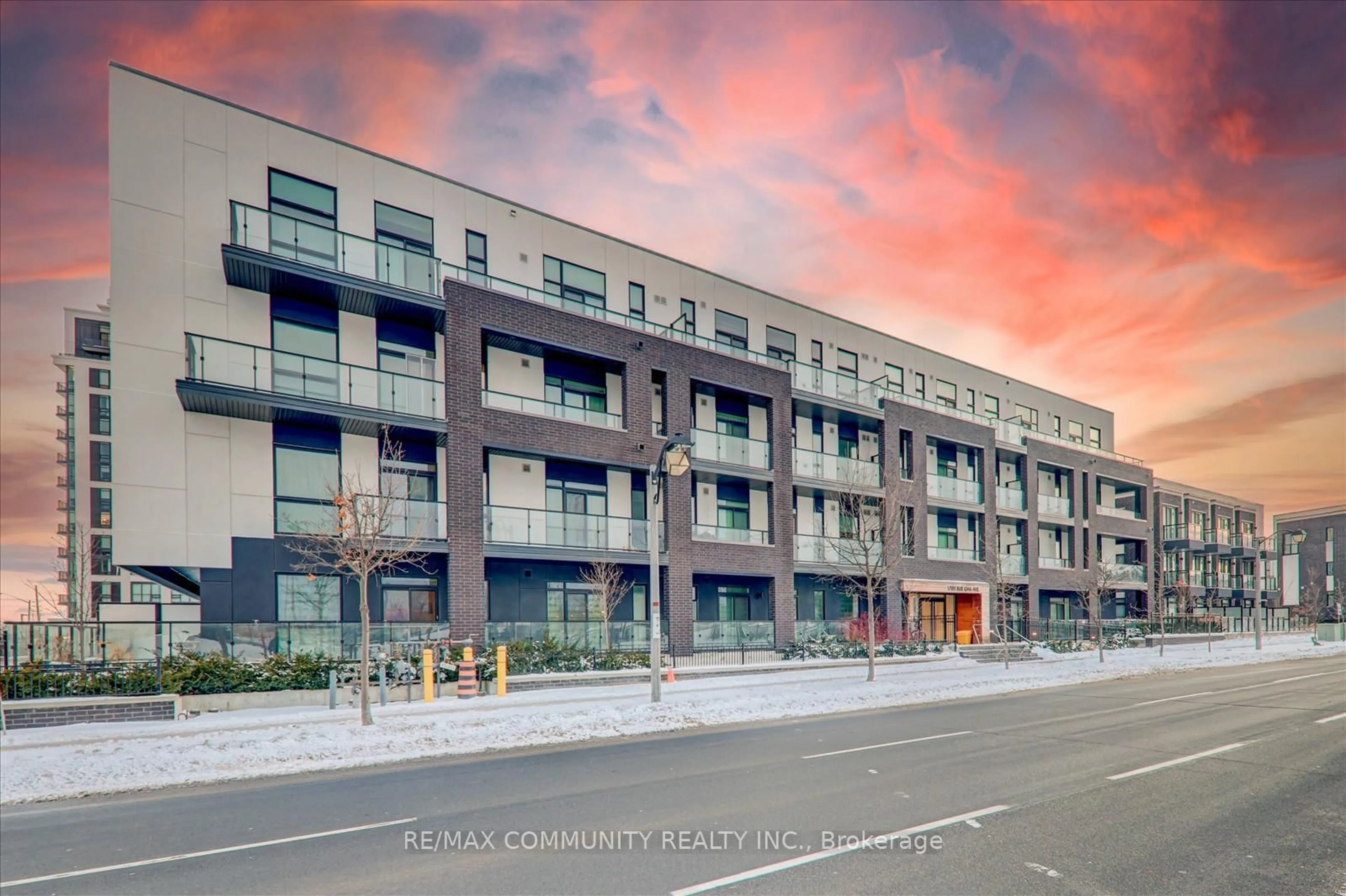 A pic from outside/outdoor area/front of a property/back of a property/a pic from drone, building for 1709 Bur Oak Ave #206, Markham Ontario L6E 0V7