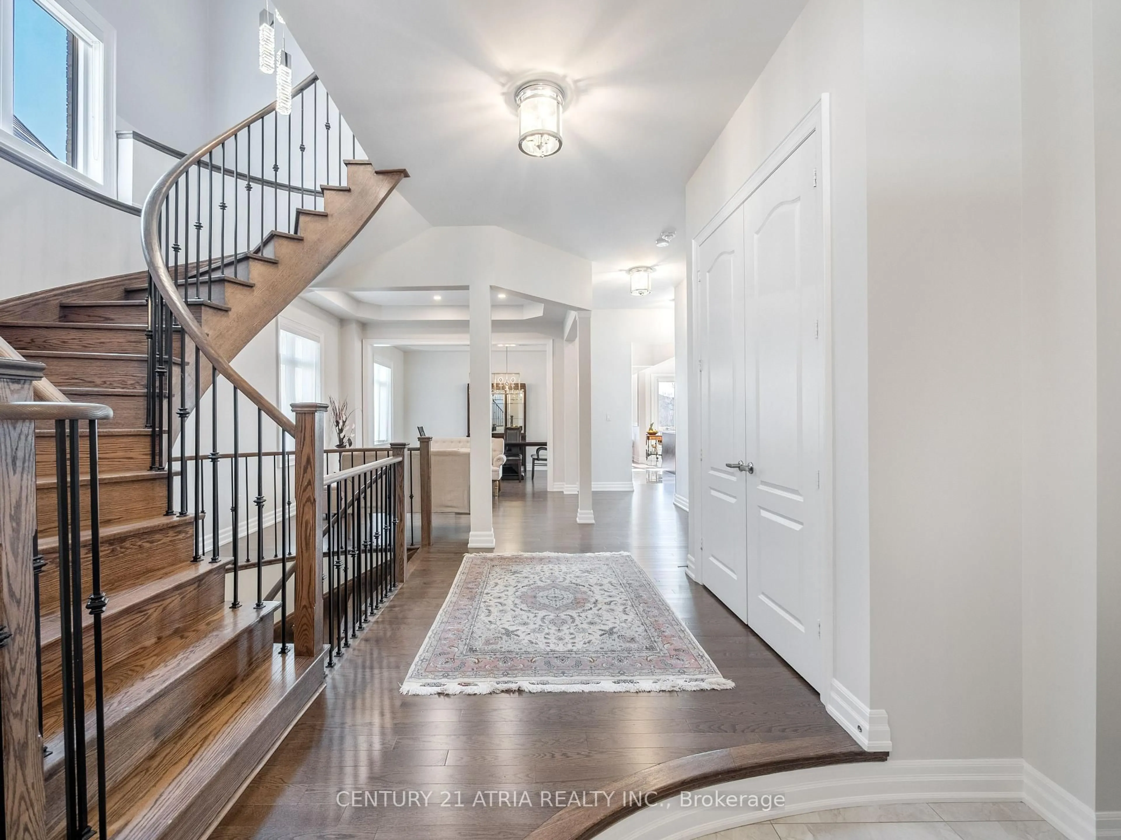 Indoor entryway for 28 Hamster Cres, Aurora Ontario L4G 3G7