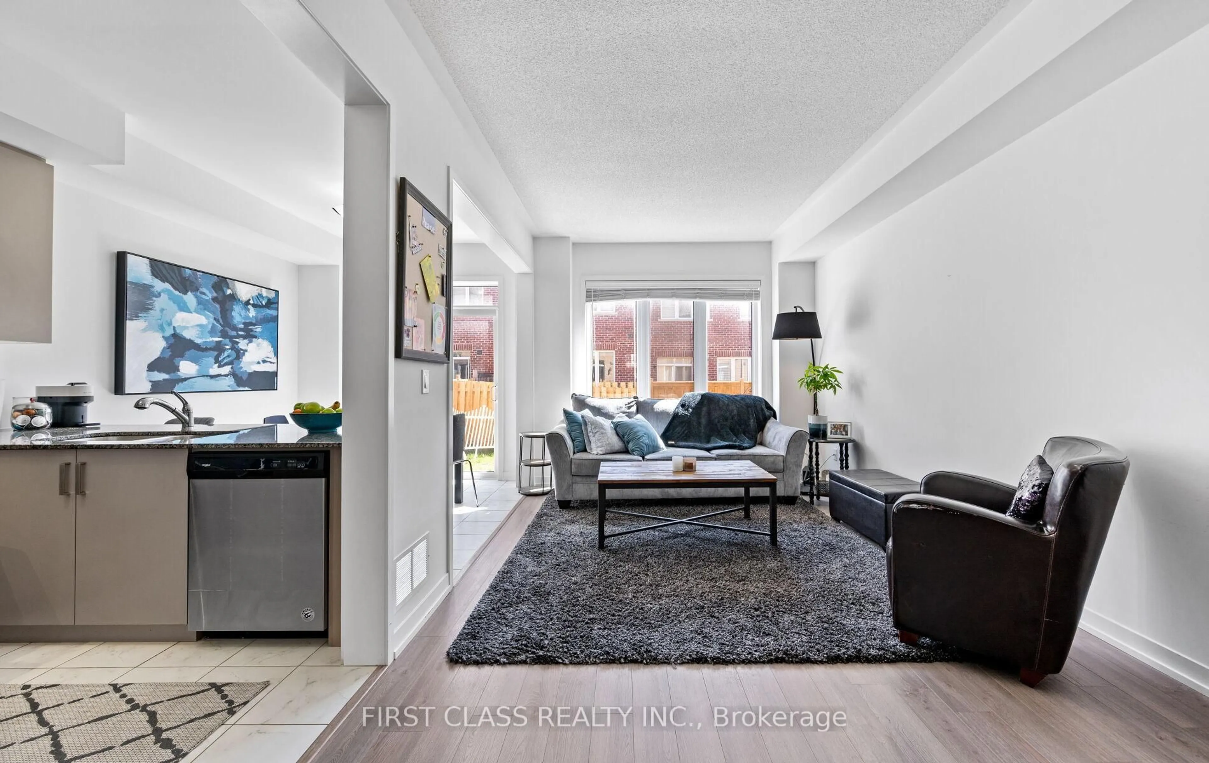Living room with furniture, unknown for 107 Knott End Cres, Newmarket Ontario L3Y 0E4