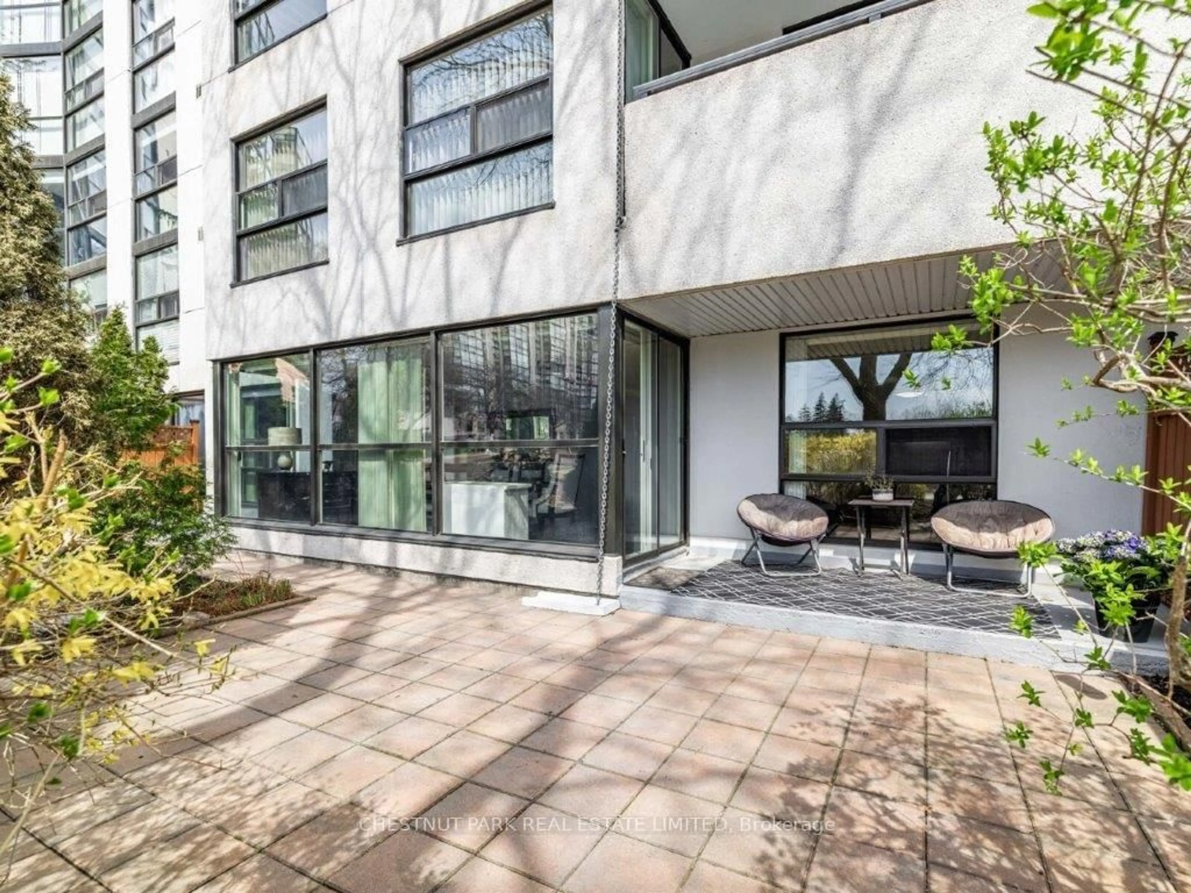 Patio, street for 30 Harding Blvd #107, Richmond Hill Ontario L4C 9M3