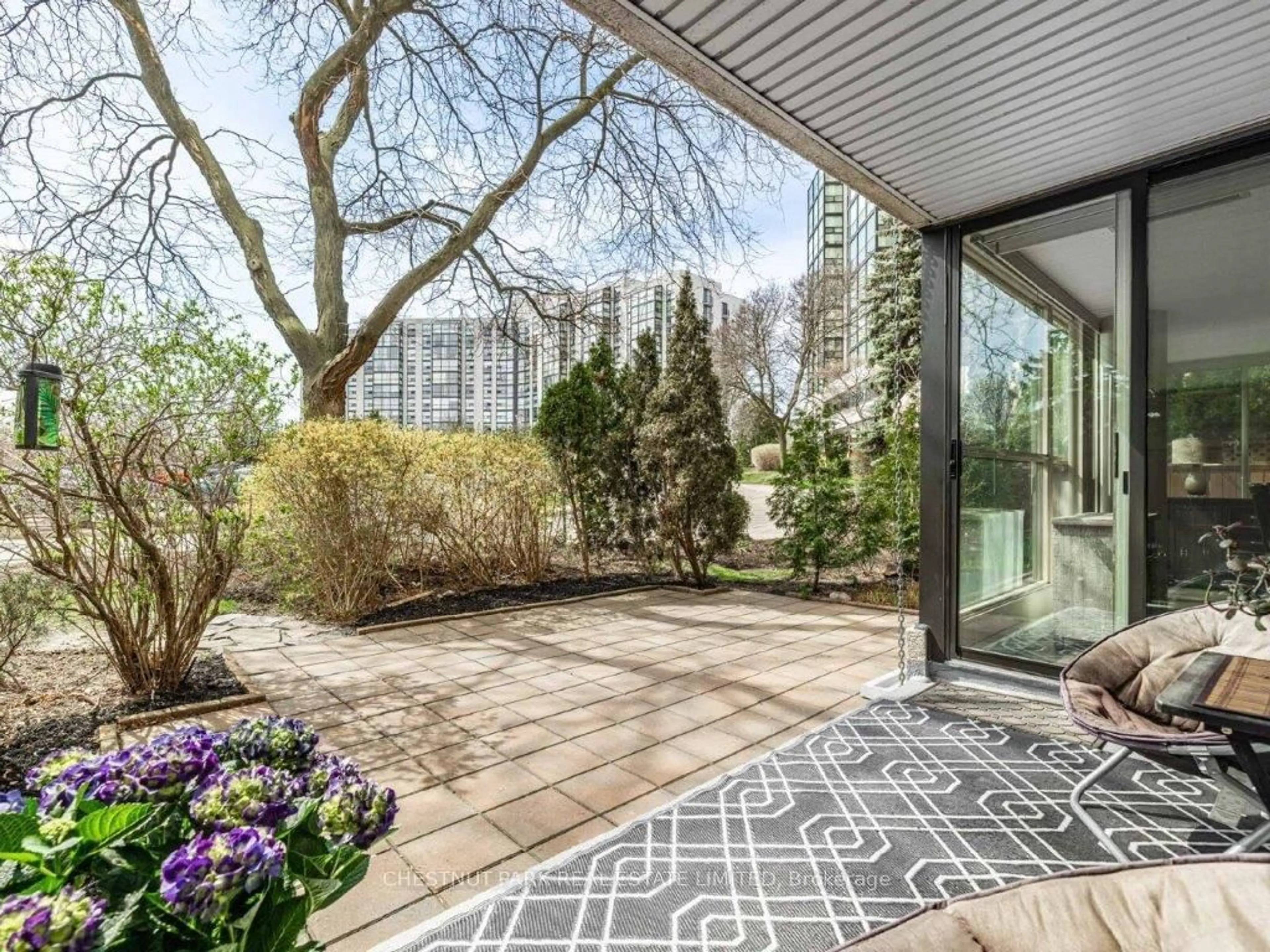 Patio, unknown for 30 Harding Blvd #107, Richmond Hill Ontario L4C 9M3
