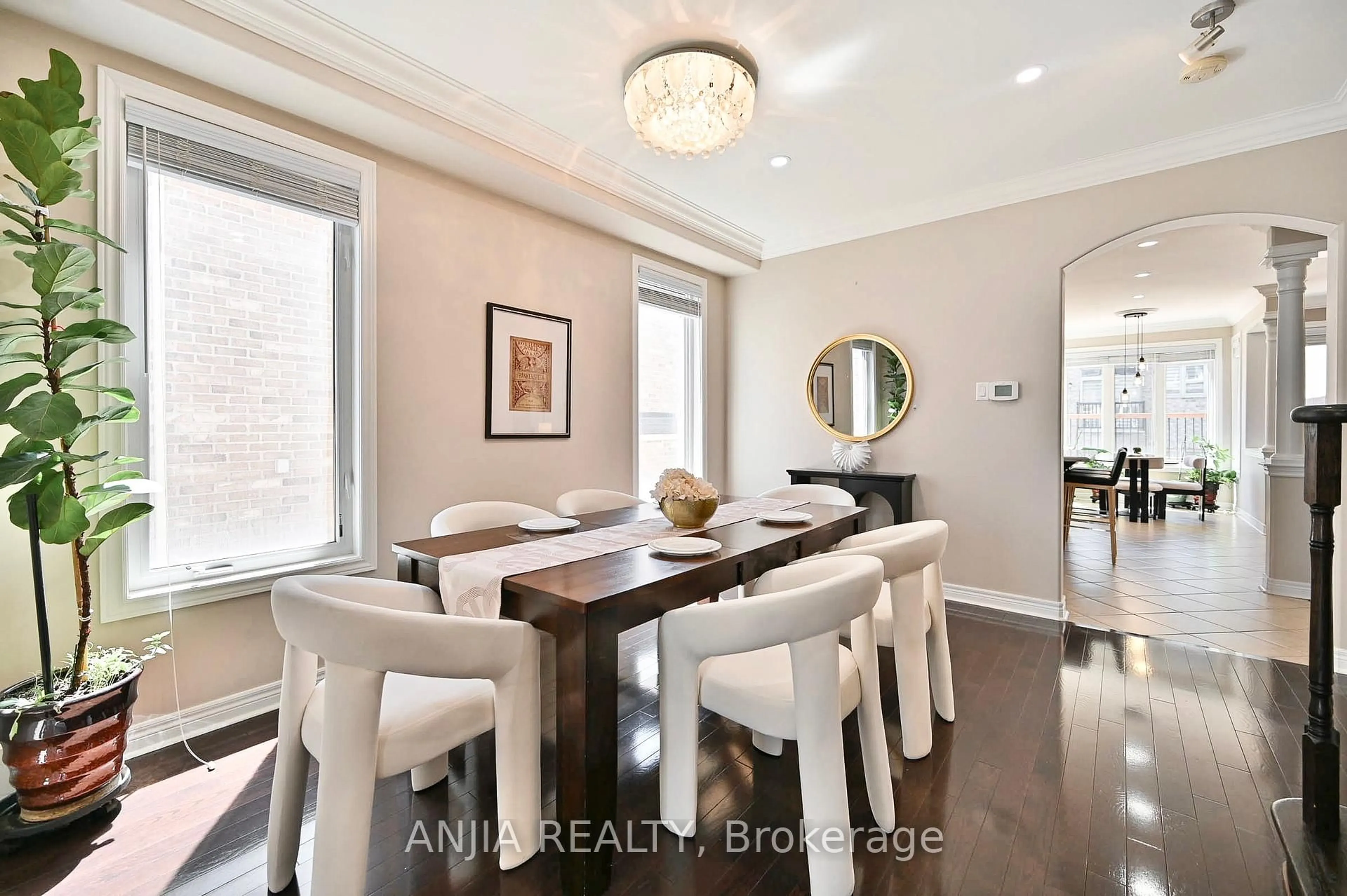 Dining room, wood/laminate floor for 42 Grayleaf Dr, Whitchurch-Stouffville Ontario L4A 1S8