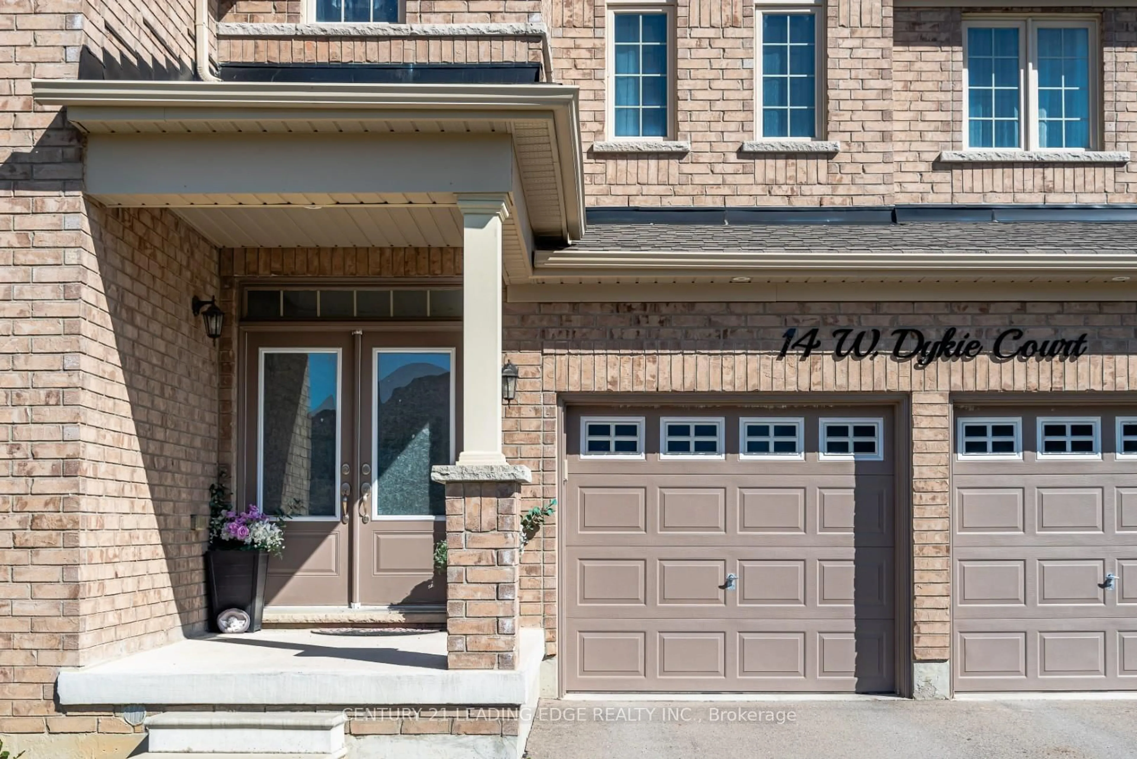 Home with brick exterior material, street for 14 W Dykie Crt, Bradford West Gwillimbury Ontario L3Z 0Y1