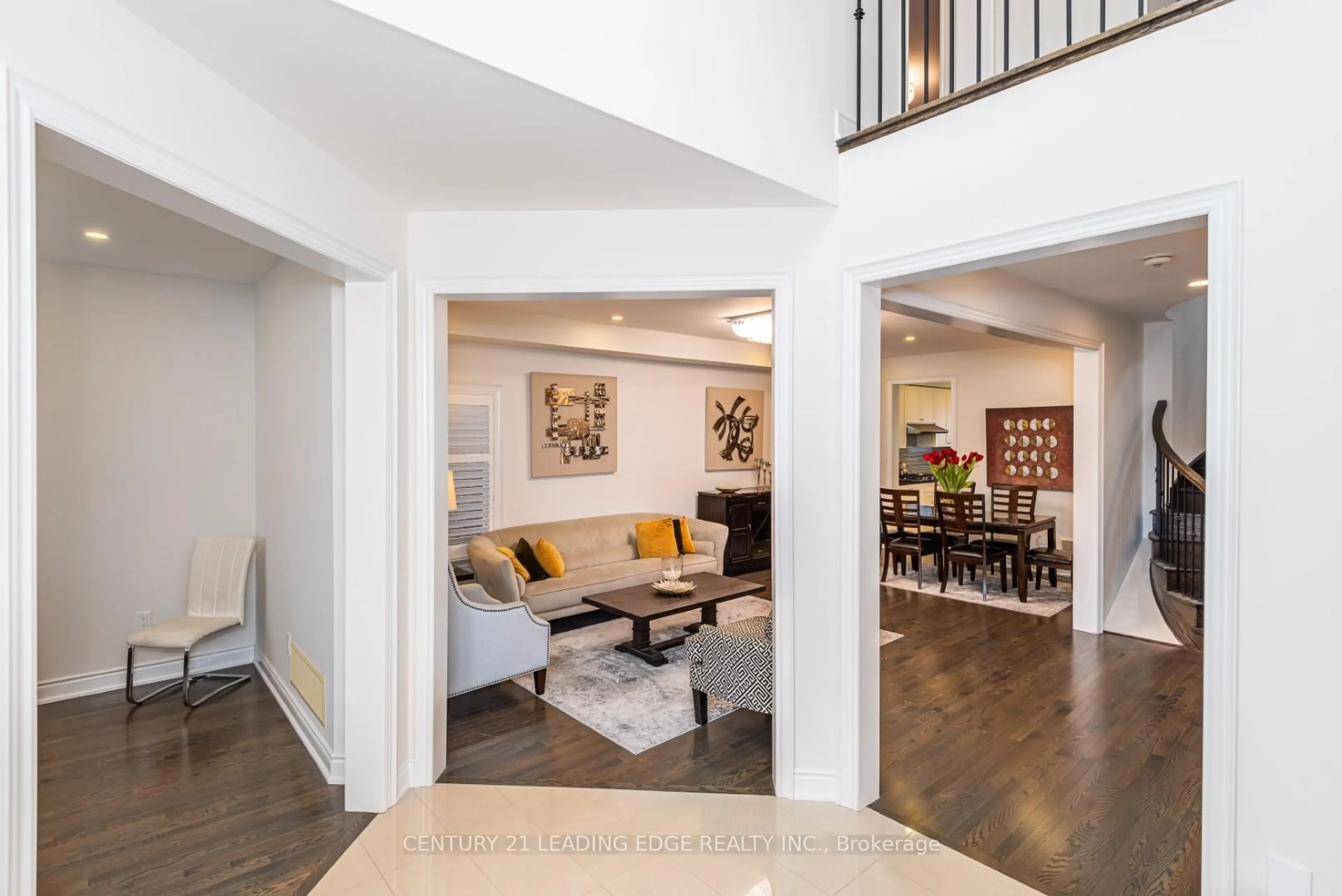 Indoor entryway for 14 W Dykie Crt, Bradford West Gwillimbury Ontario L3Z 0Y1