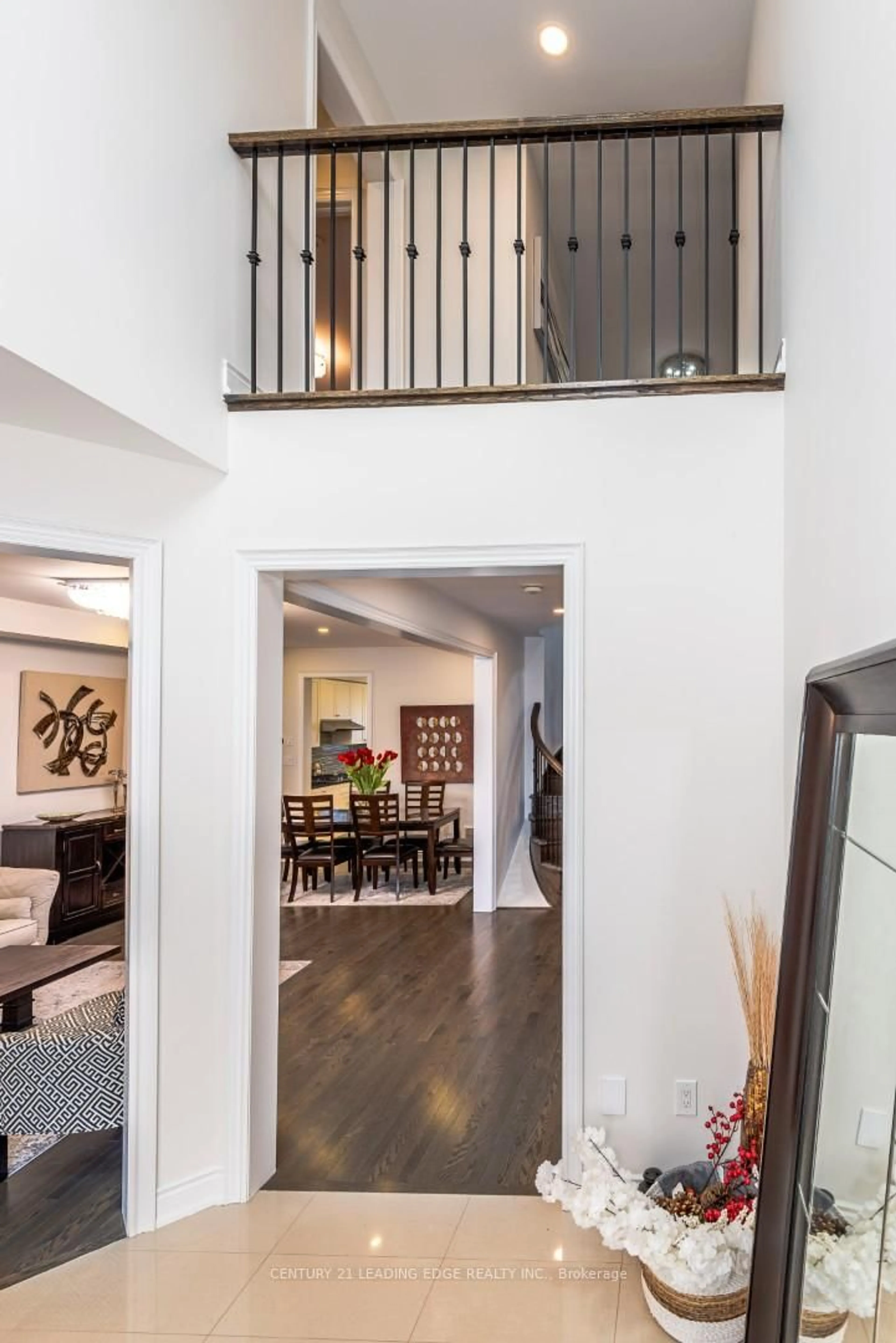 Indoor entryway for 14 W Dykie Crt, Bradford West Gwillimbury Ontario L3Z 0Y1
