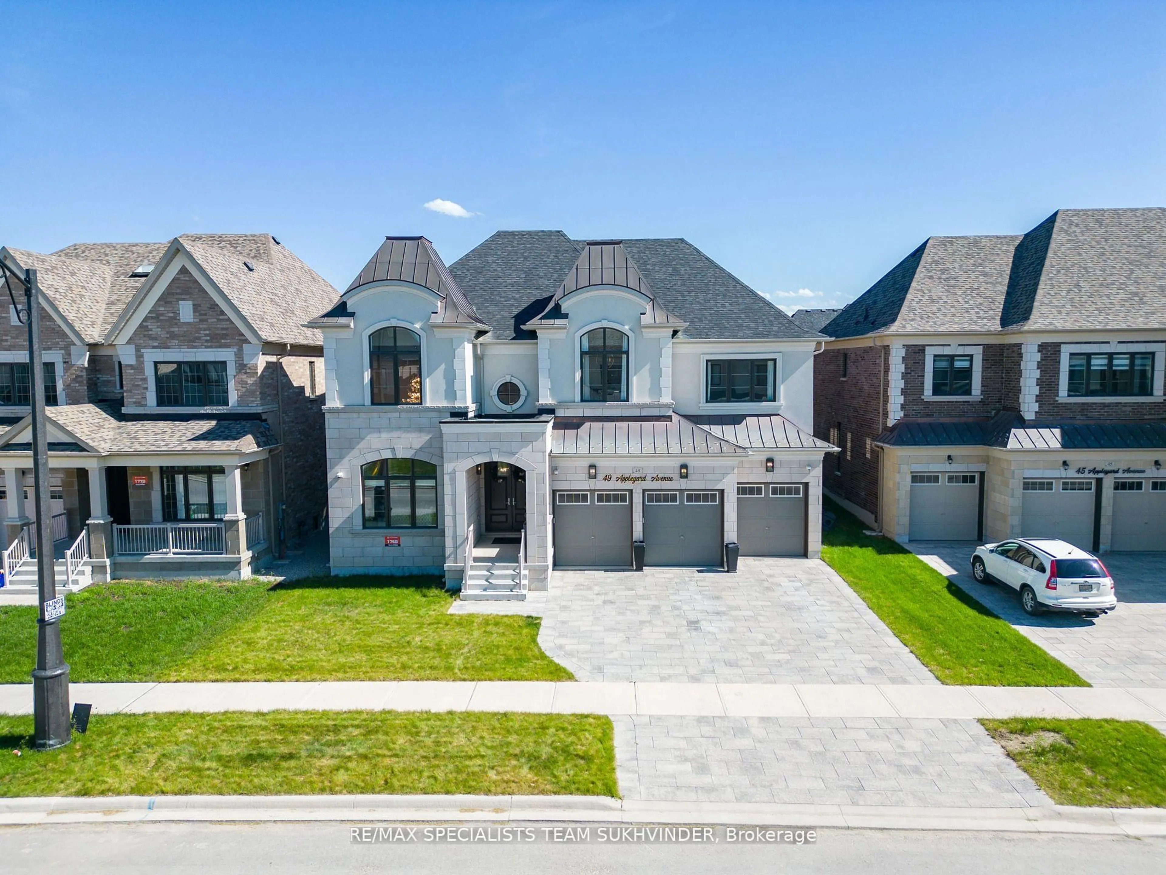 A pic from outside/outdoor area/front of a property/back of a property/a pic from drone, street for 49 Appleyard Ave, Vaughan Ontario L4H 4A4