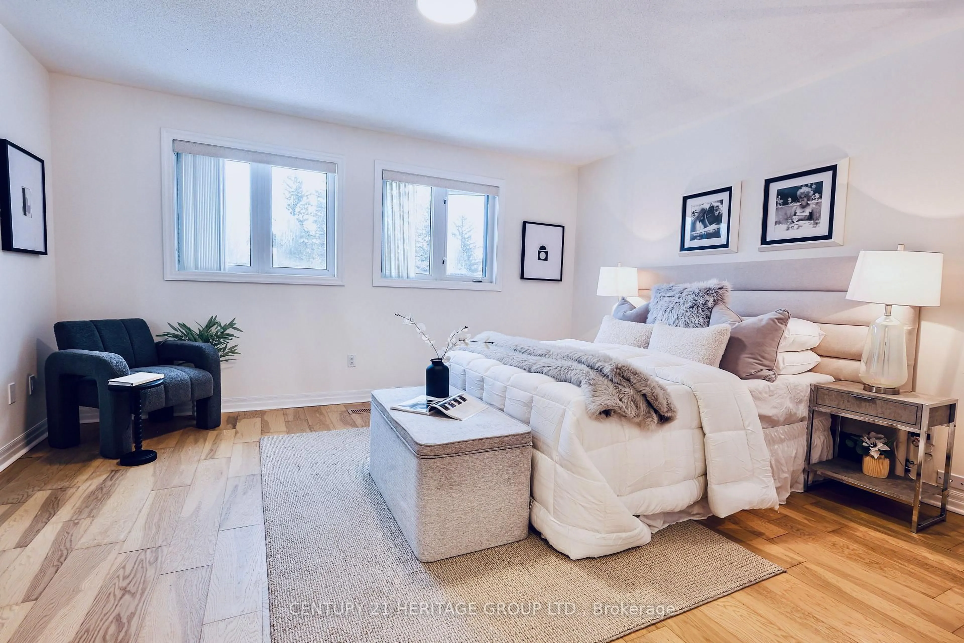Living room with furniture, unknown for 9 Headwater Cres, Richmond Hill Ontario L4E 4G1