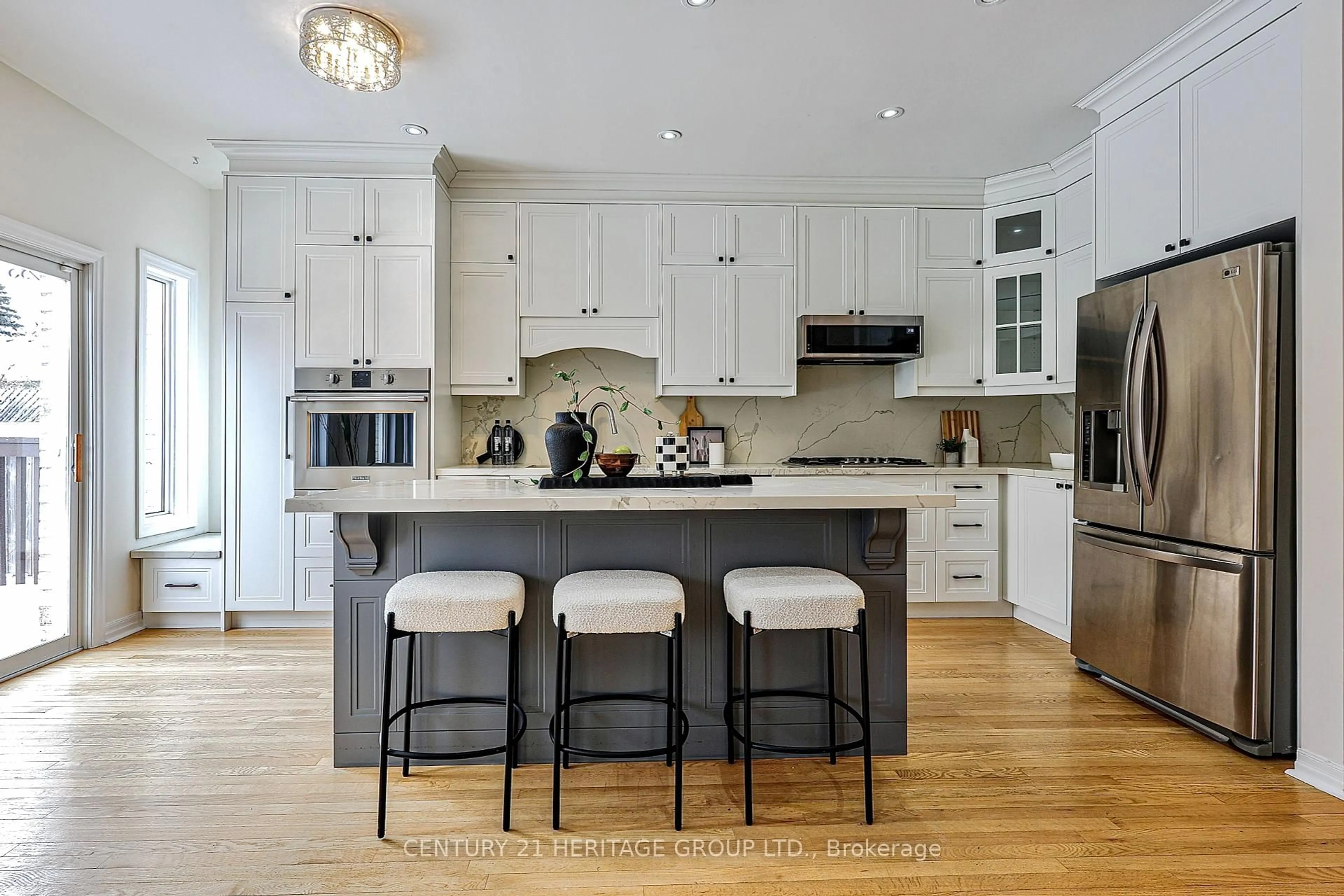Open concept kitchen, unknown for 9 Headwater Cres, Richmond Hill Ontario L4E 4G1