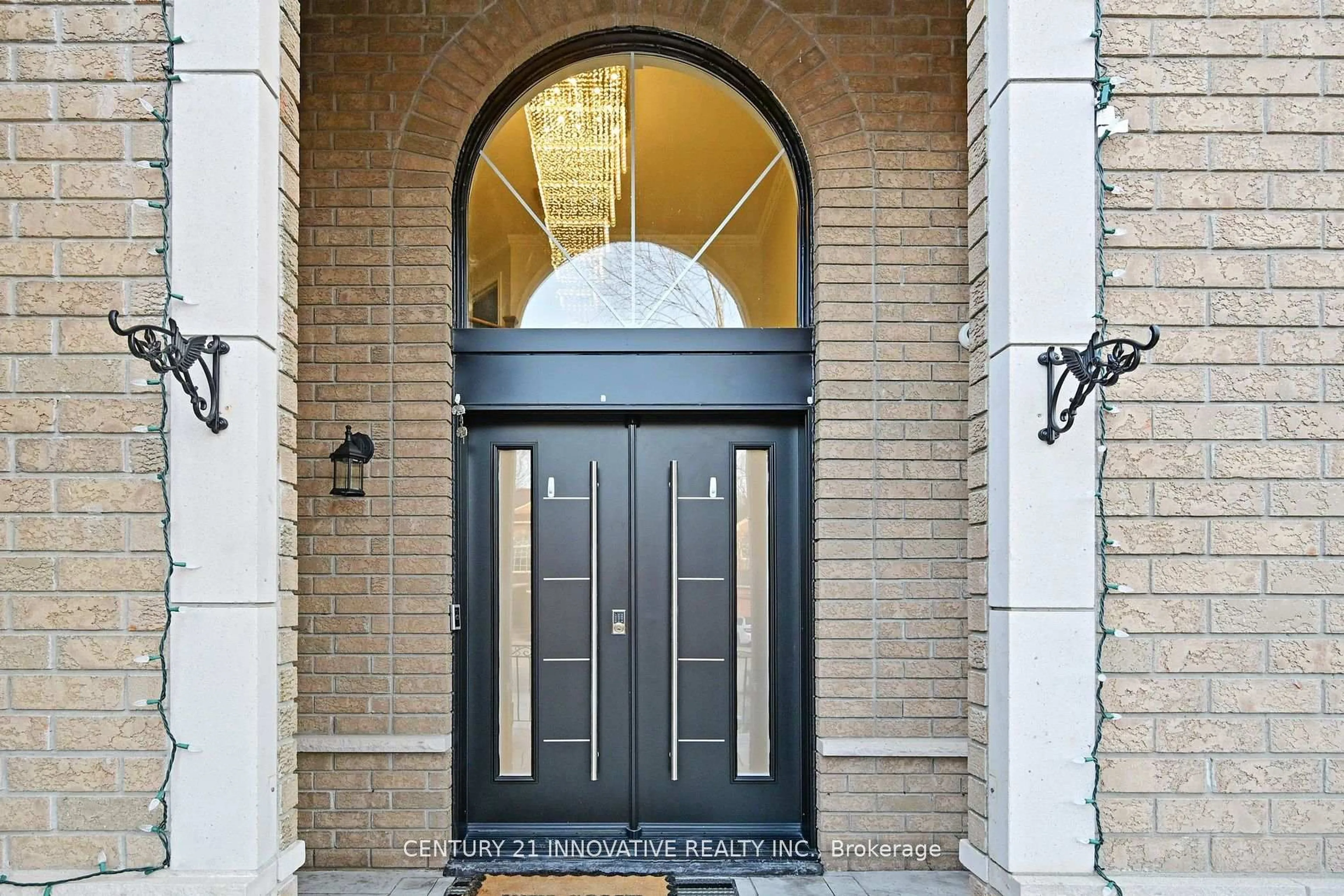 Indoor foyer for 33 Ferncliffe Cres, Markham Ontario L3S 4N9
