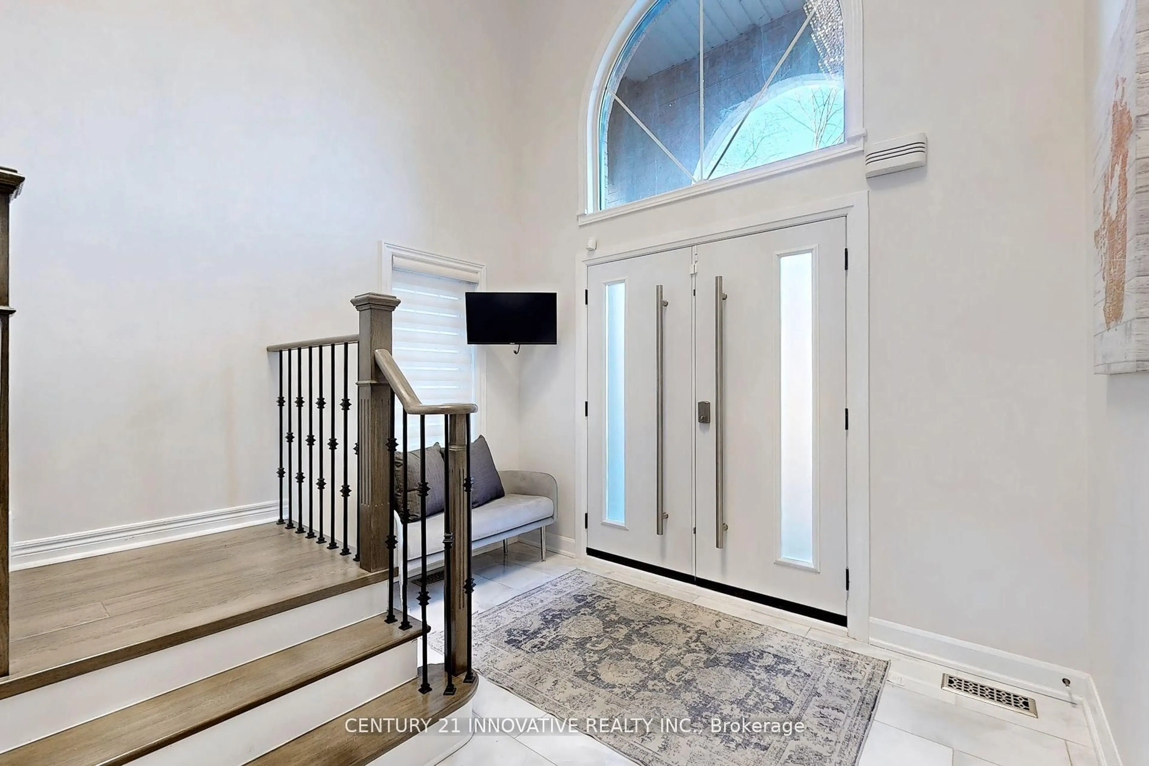 Indoor entryway for 33 Ferncliffe Cres, Markham Ontario L3S 4N9