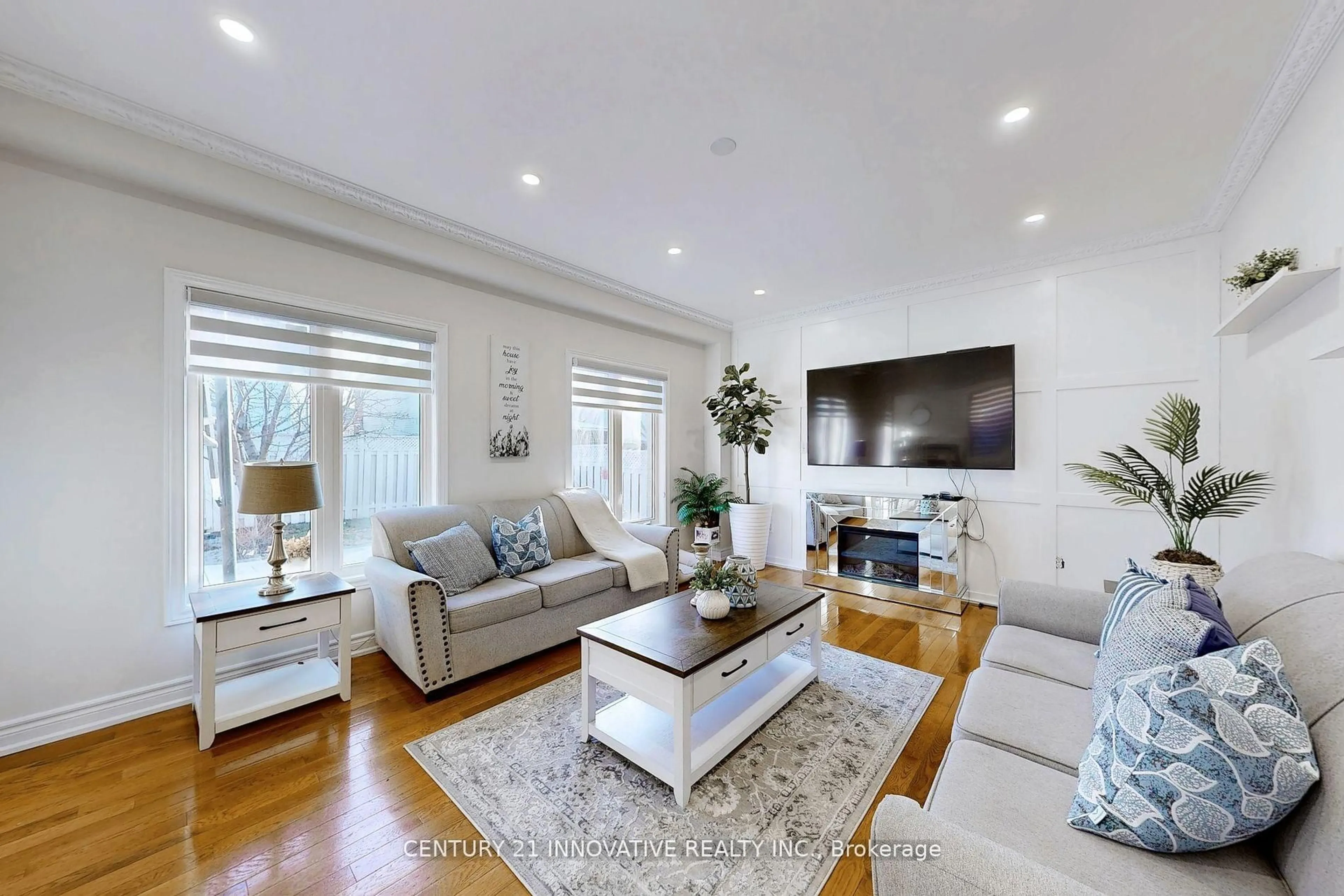Living room with furniture, unknown for 33 Ferncliffe Cres, Markham Ontario L3S 4N9