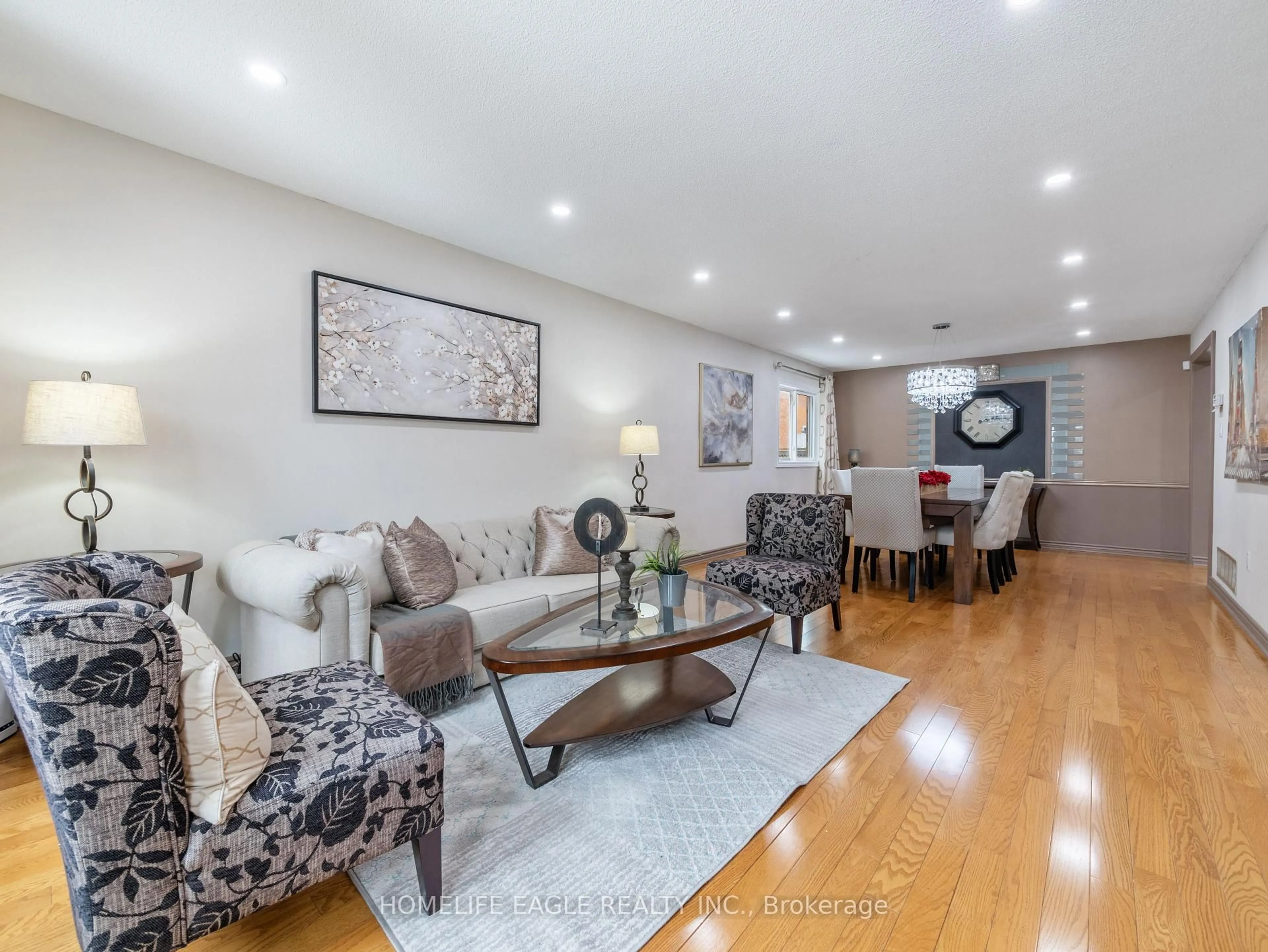 Living room with furniture, wood/laminate floor for 84 Viewmark Dr, Richmond Hill Ontario L4S 1E3