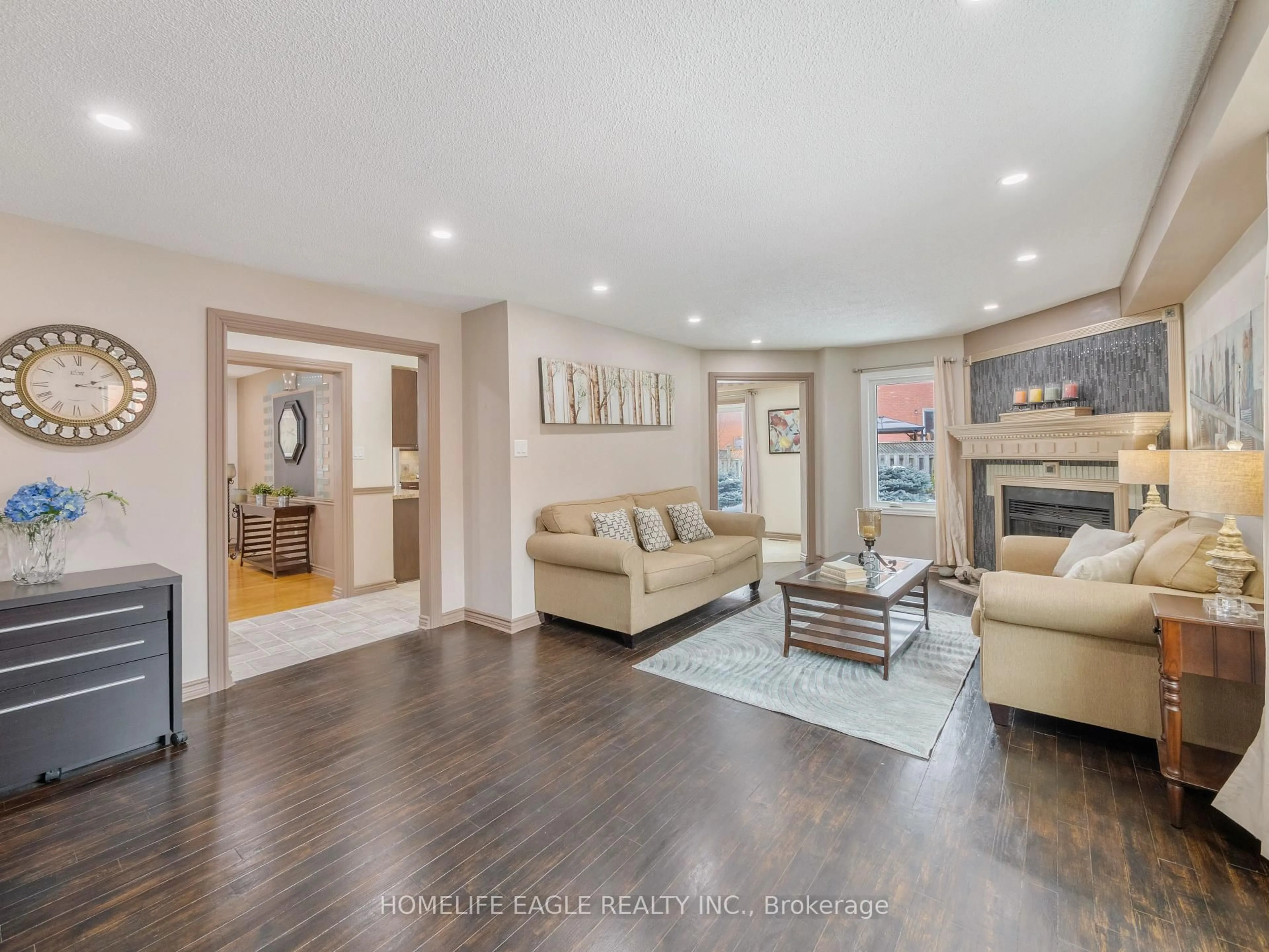 Living room with furniture, unknown for 84 Viewmark Dr, Richmond Hill Ontario L4S 1E3