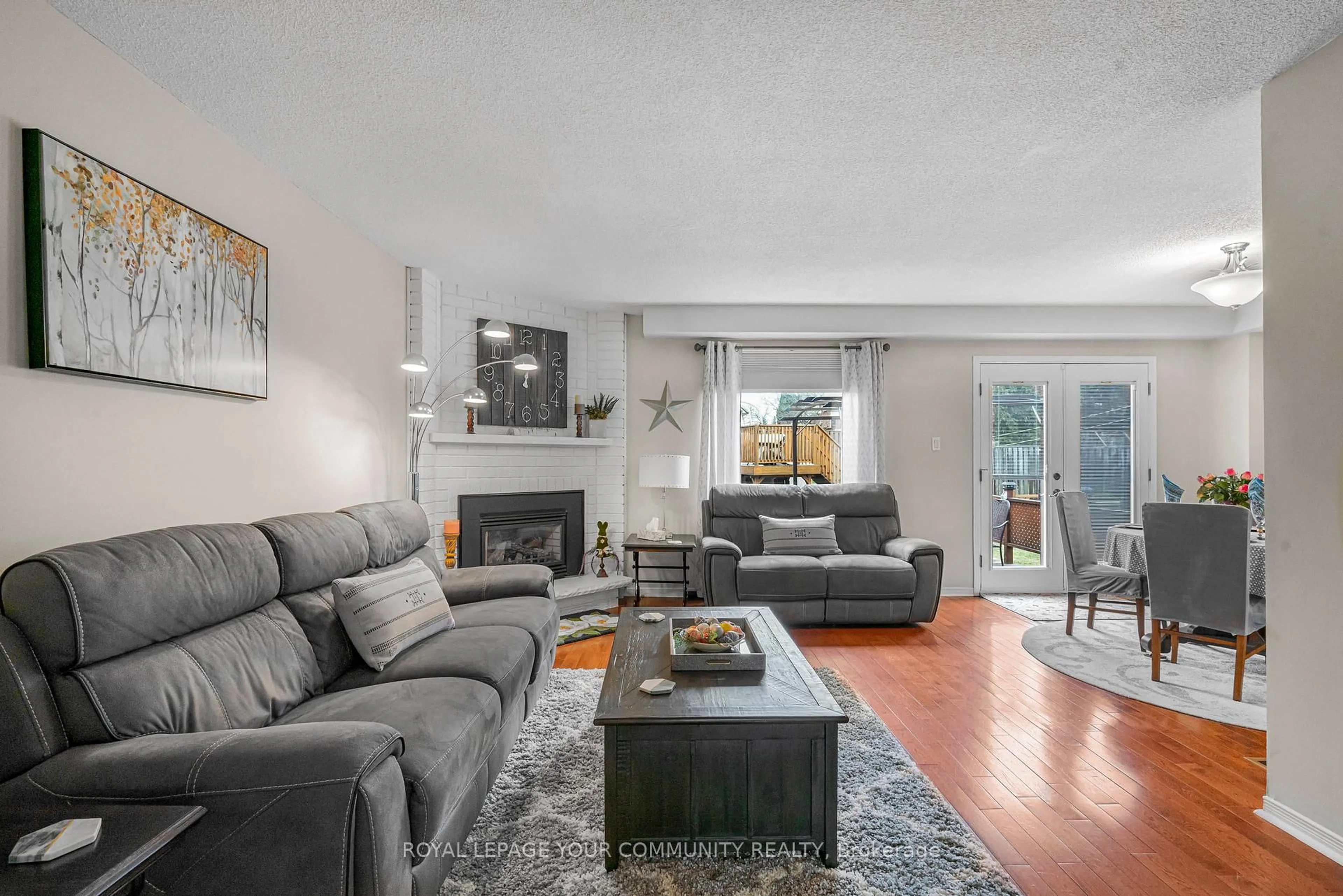 Living room with furniture, unknown for 54 Verona Cres, Georgina Ontario L4P 3N3