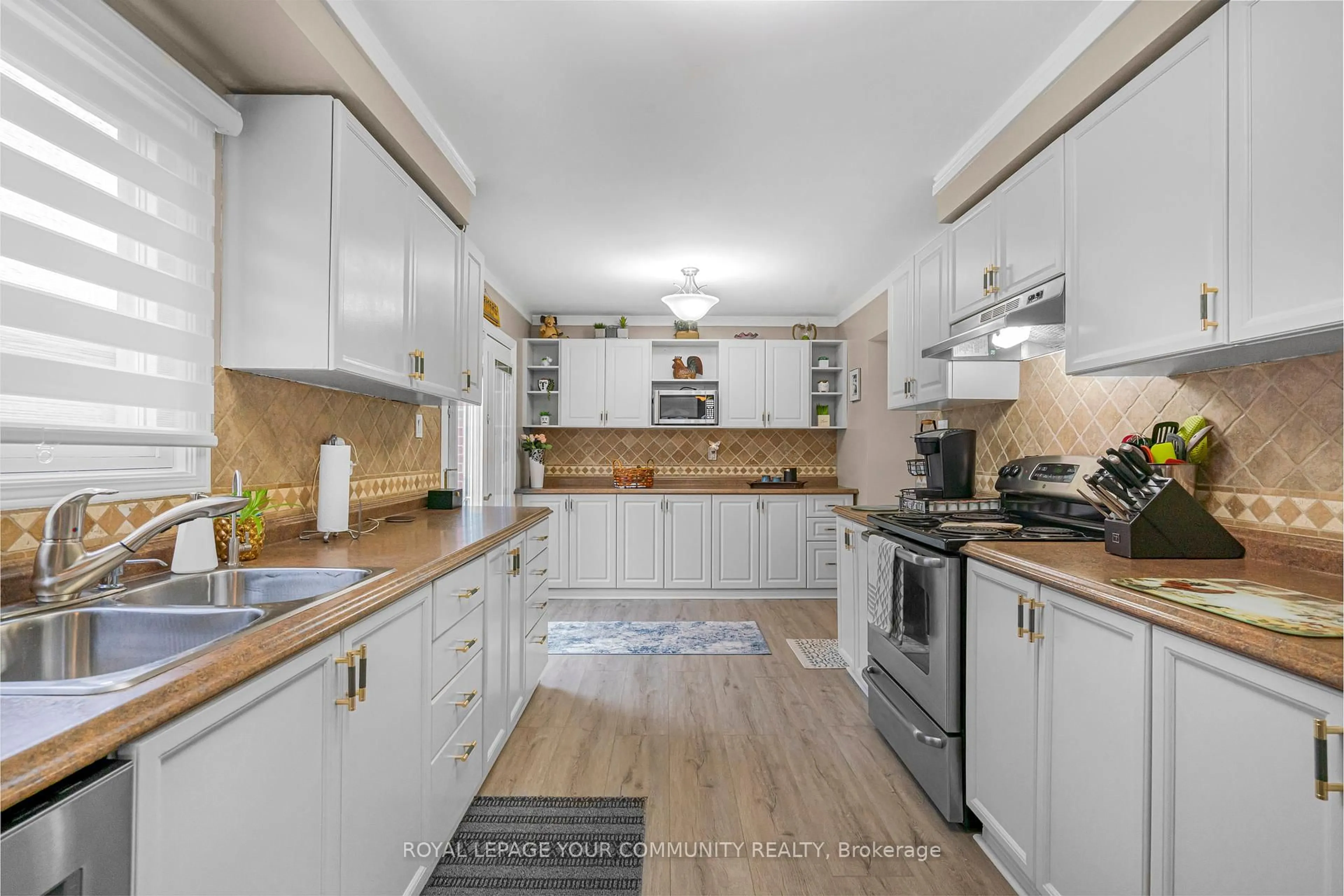 Open concept kitchen, unknown for 54 Verona Cres, Georgina Ontario L4P 3N3