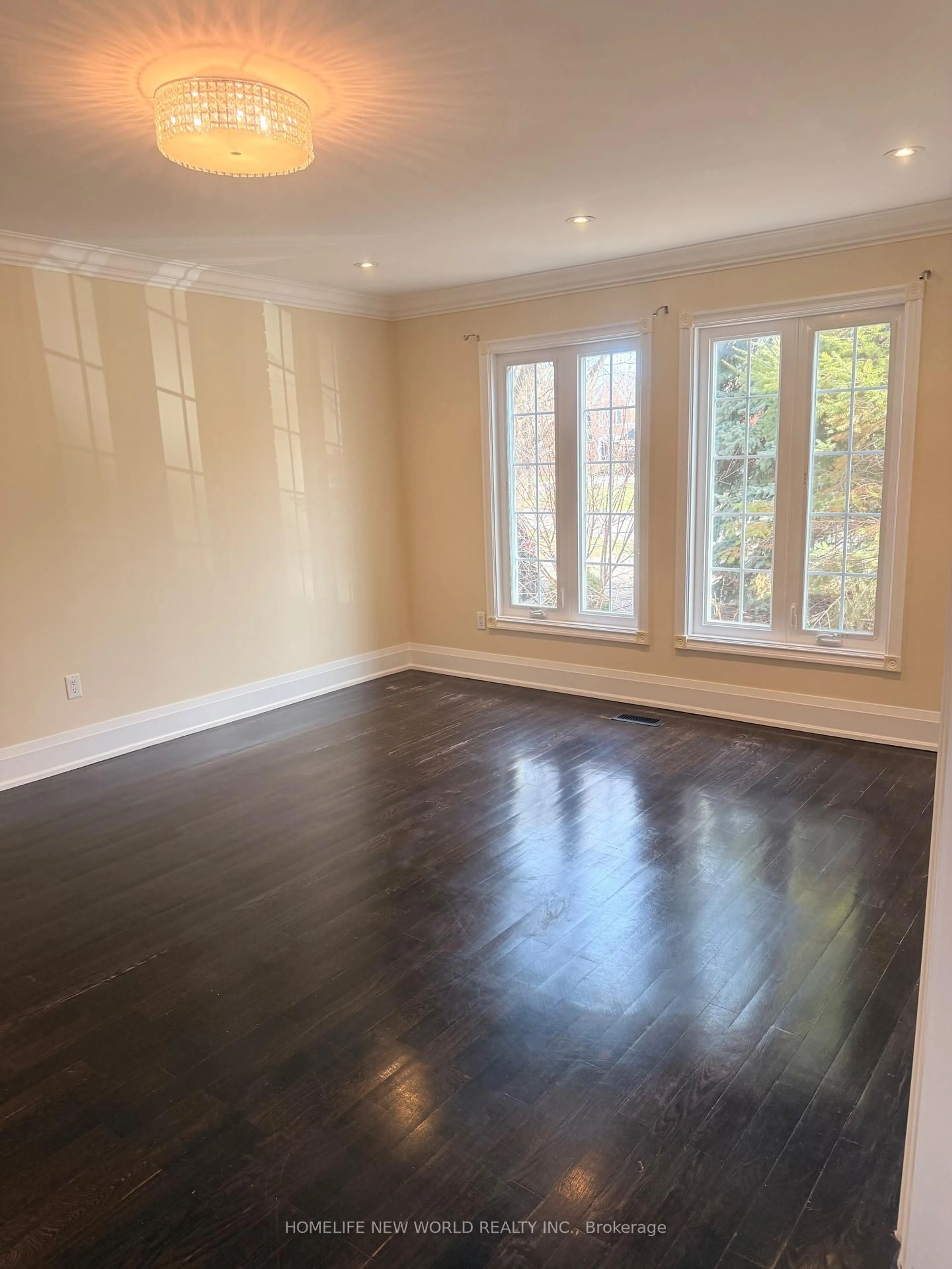 A pic of a room for 2 Gatewood Crt, Richmond Hill Ontario L4B 2L5