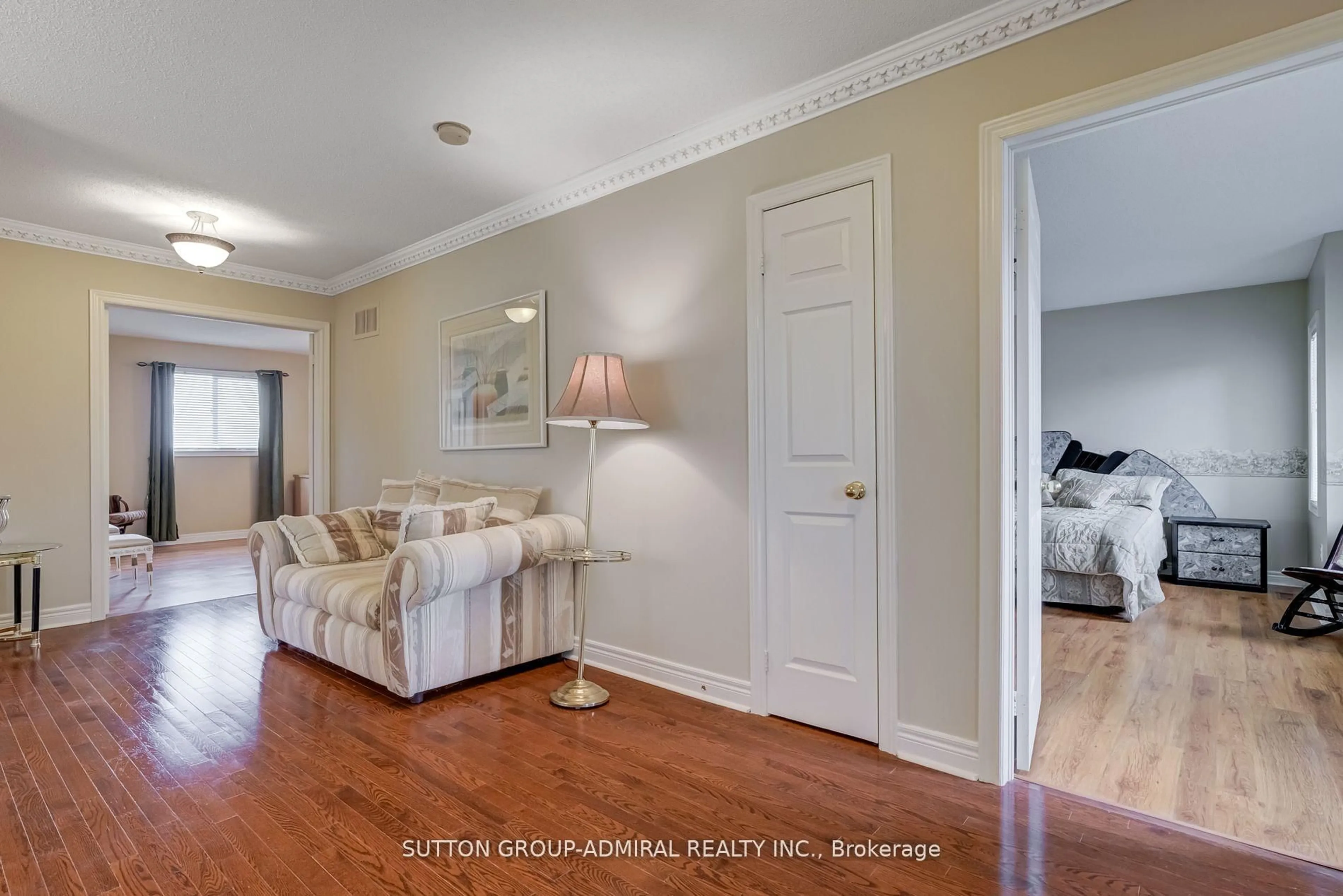 Indoor entryway for 393 Coachwhip Tr, Newmarket Ontario L3X 2R2