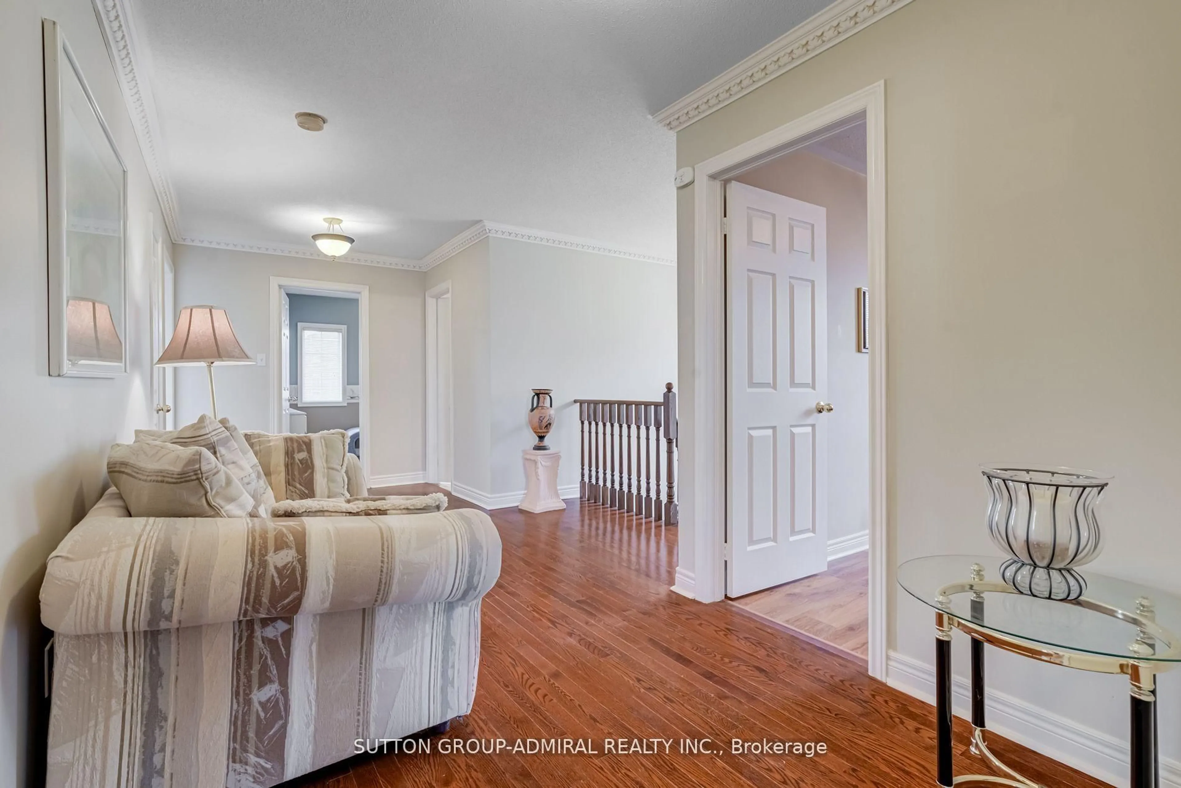 Indoor entryway for 393 Coachwhip Tr, Newmarket Ontario L3X 2R2