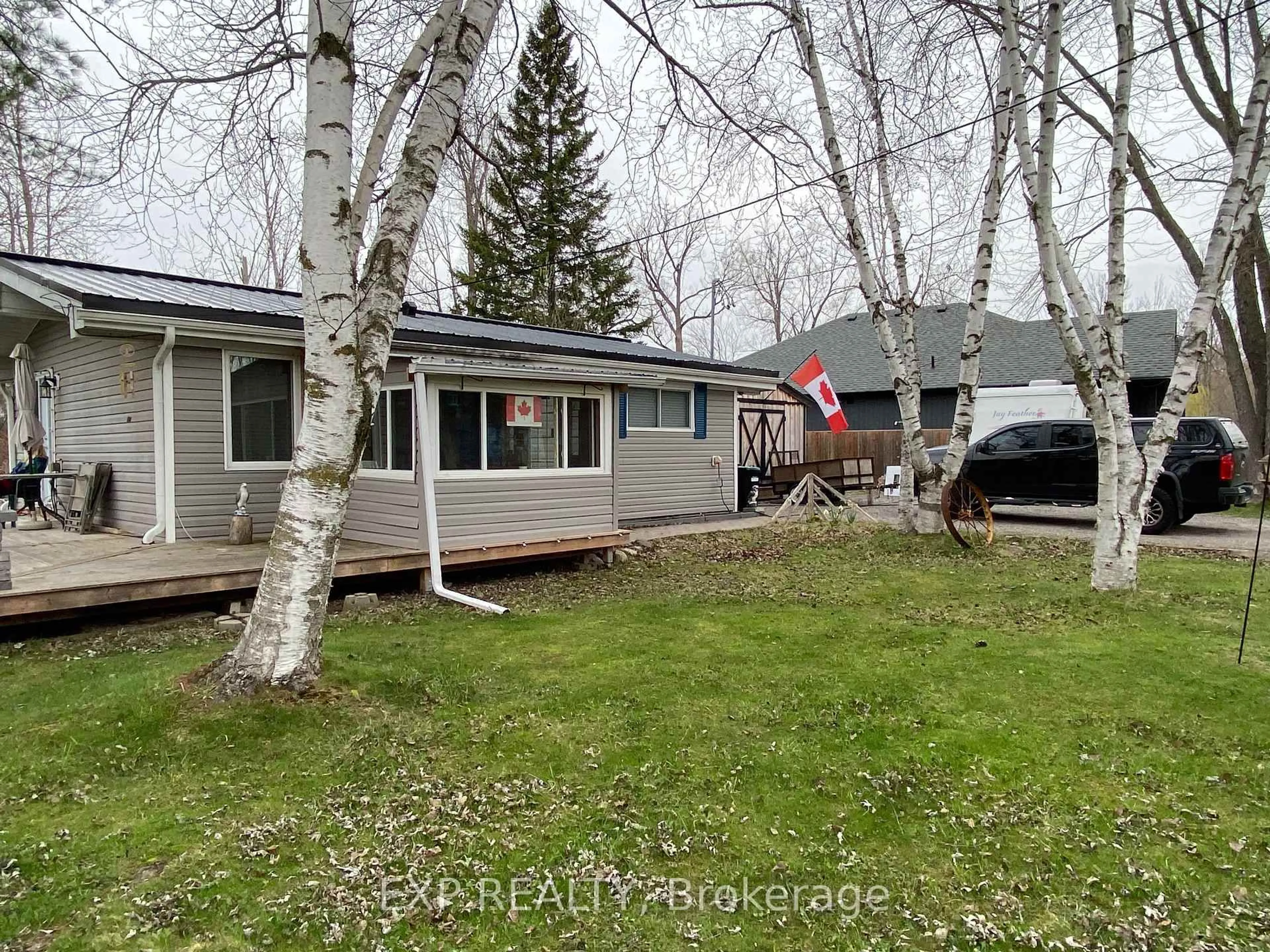 A pic from outside/outdoor area/front of a property/back of a property/a pic from drone, unknown for 2364 Buchanan St, Innisfil Ontario L9S 3W7