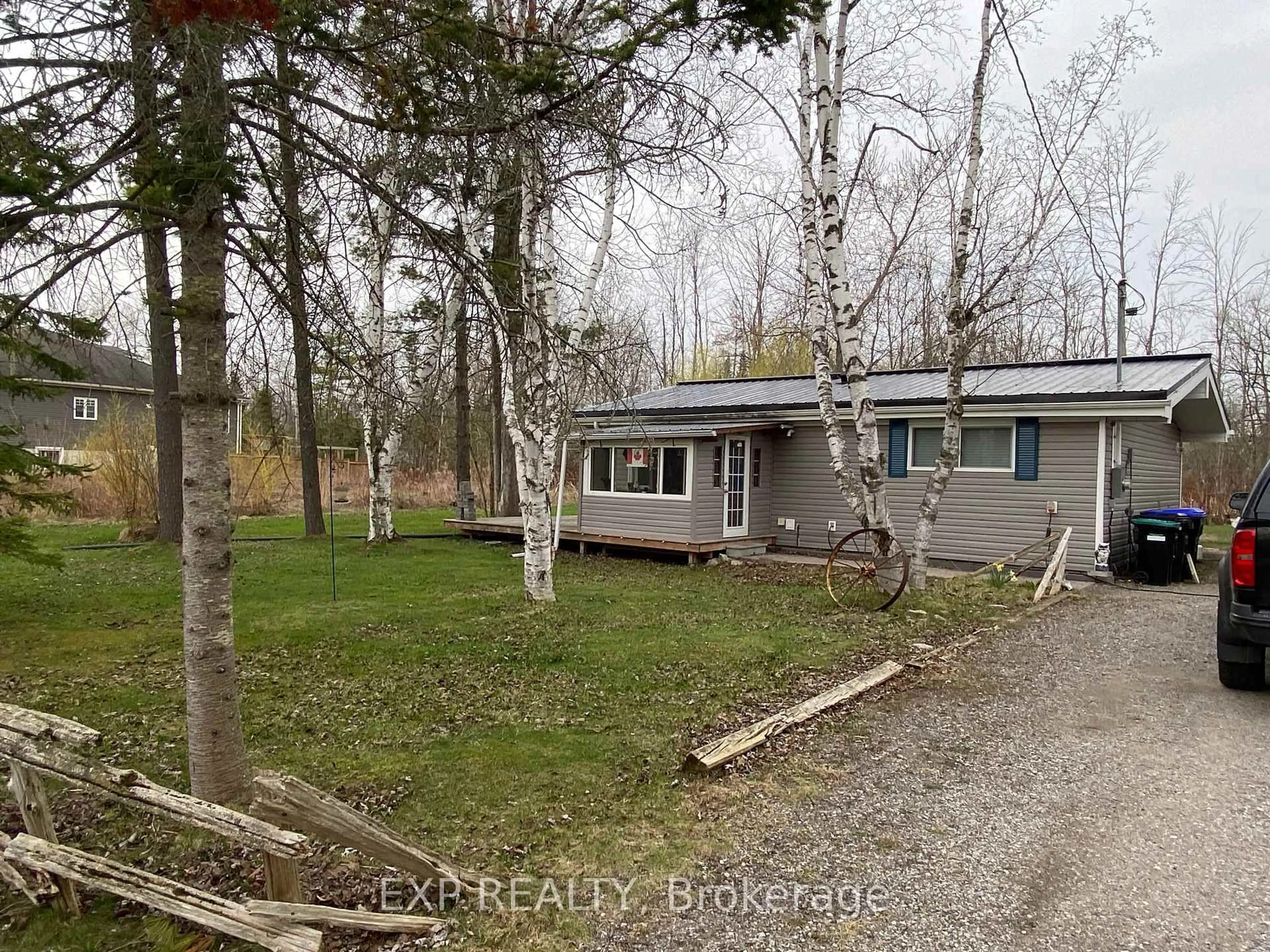 A pic from outside/outdoor area/front of a property/back of a property/a pic from drone, unknown for 2364 Buchanan St, Innisfil Ontario L9S 3W7