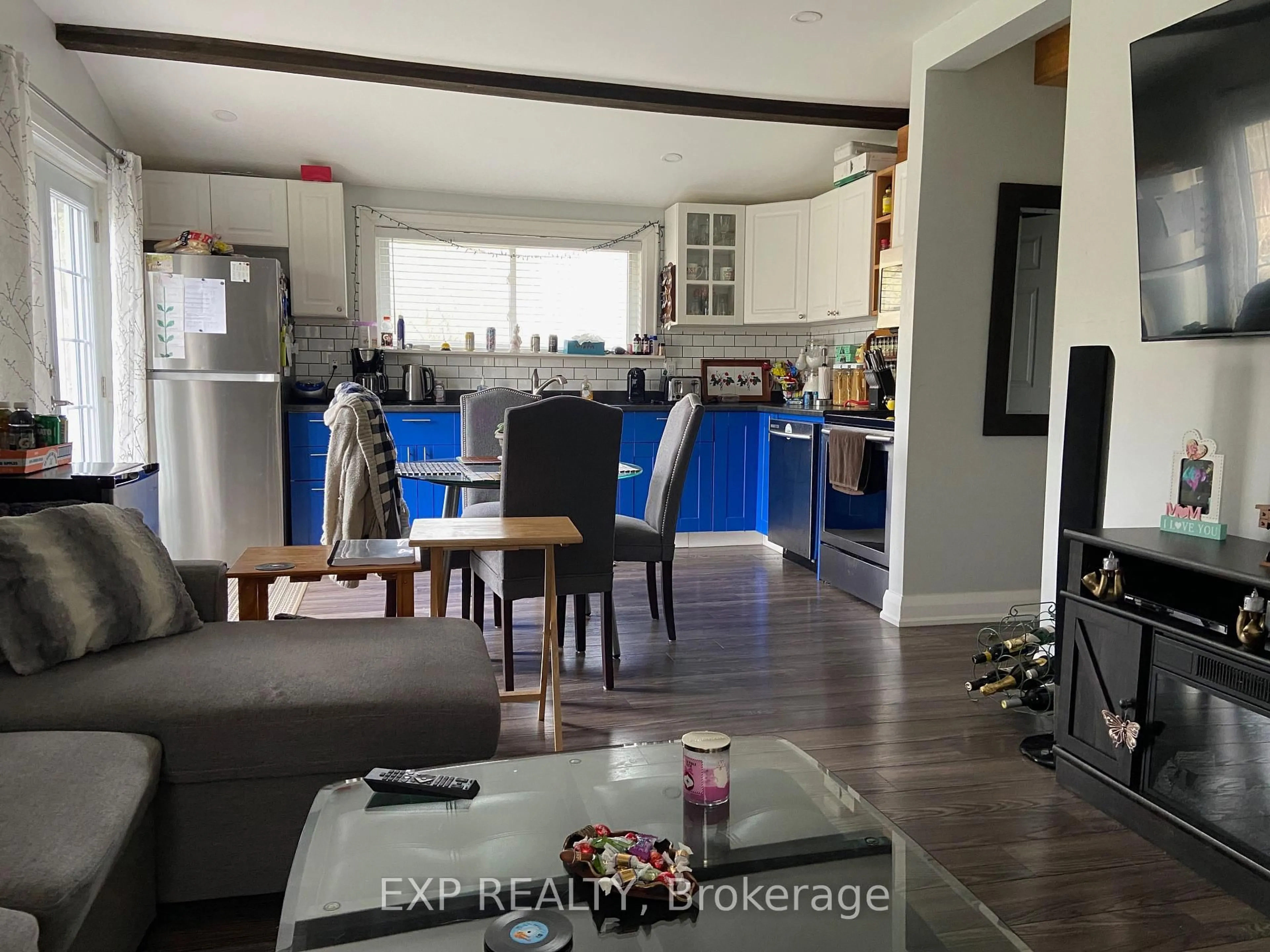 Open concept kitchen, unknown for 2364 Buchanan St, Innisfil Ontario L9S 3W7