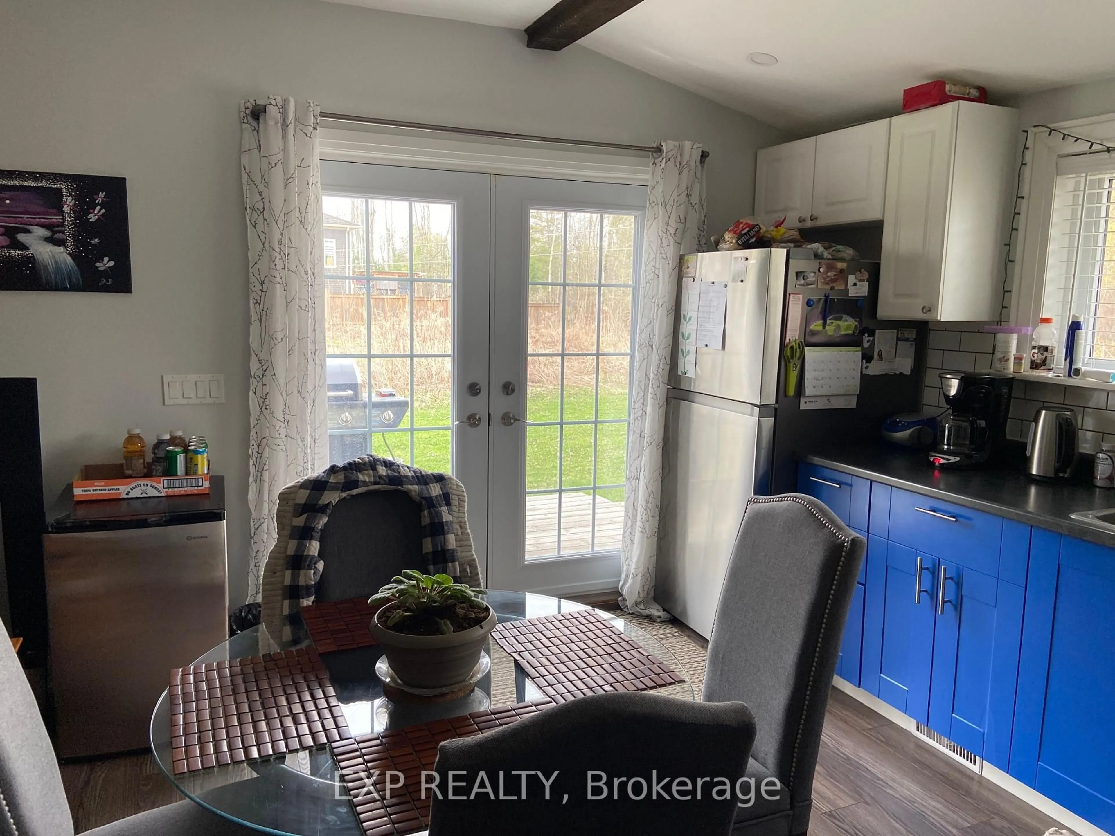 Open concept kitchen, unknown for 2364 Buchanan St, Innisfil Ontario L9S 3W7