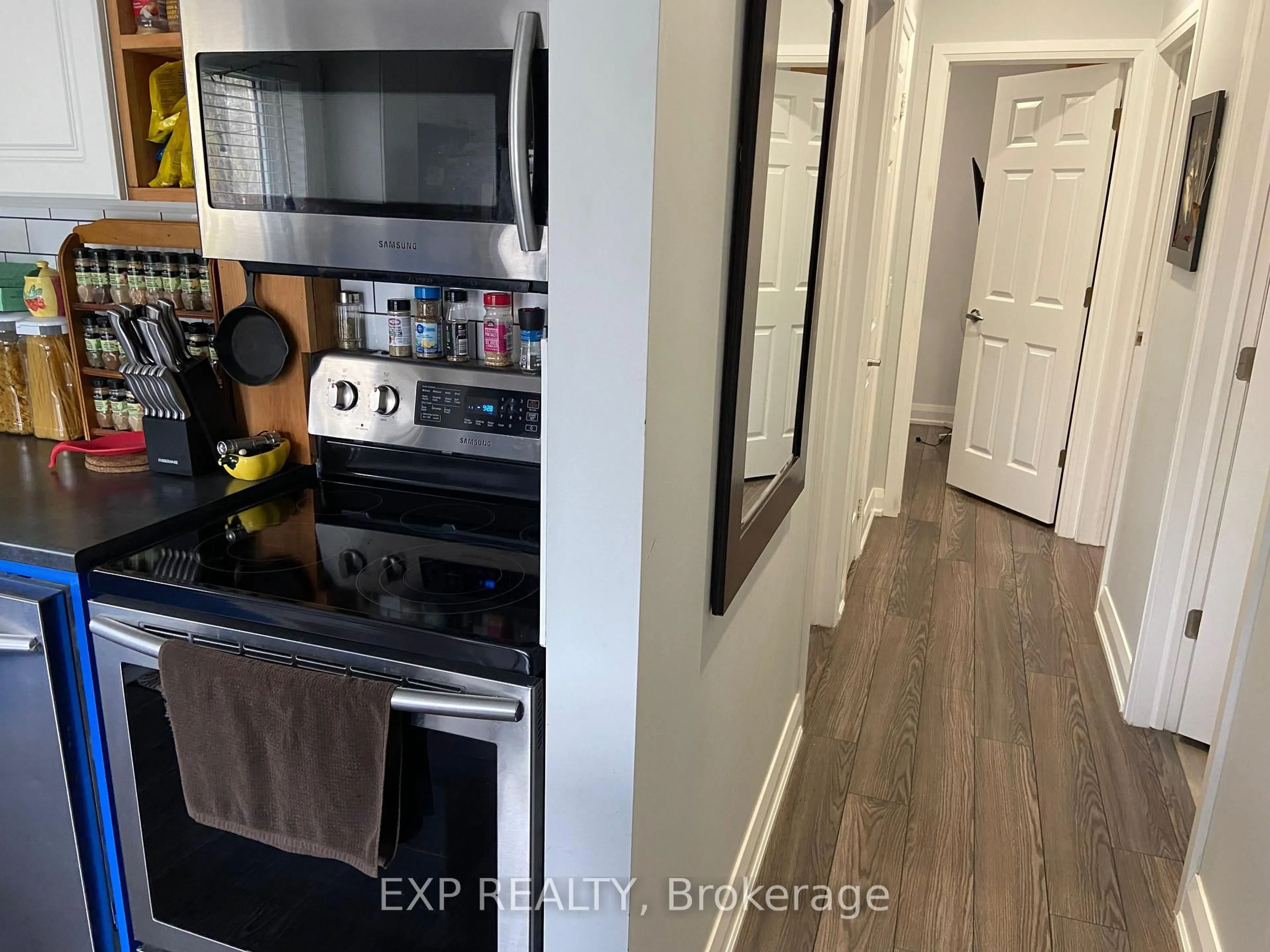 Unknown for 2364 Buchanan St, Innisfil Ontario L9S 3W7