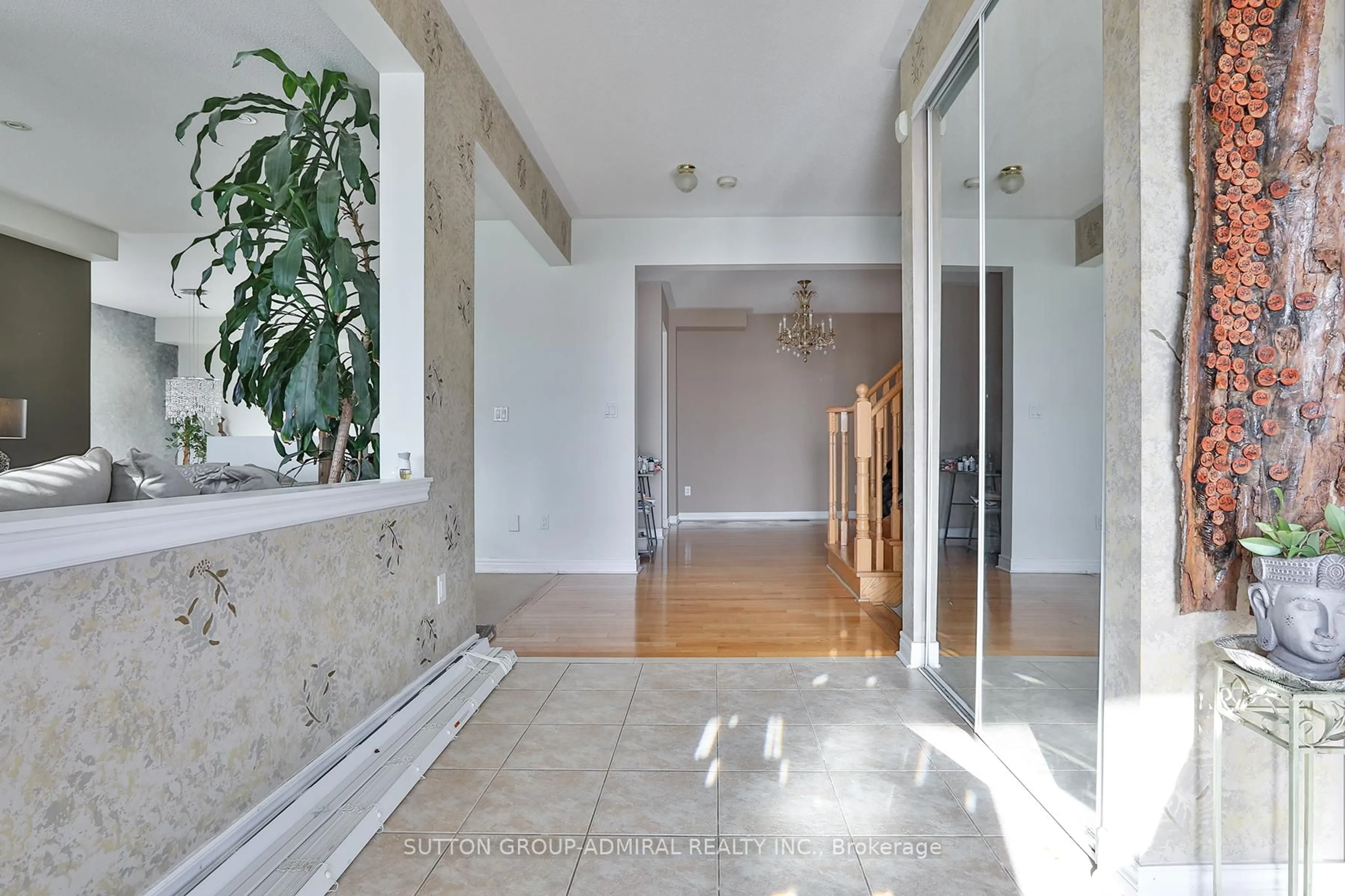 Indoor foyer for 38 Shady Oaks Ave, Markham Ontario L6B 0J5
