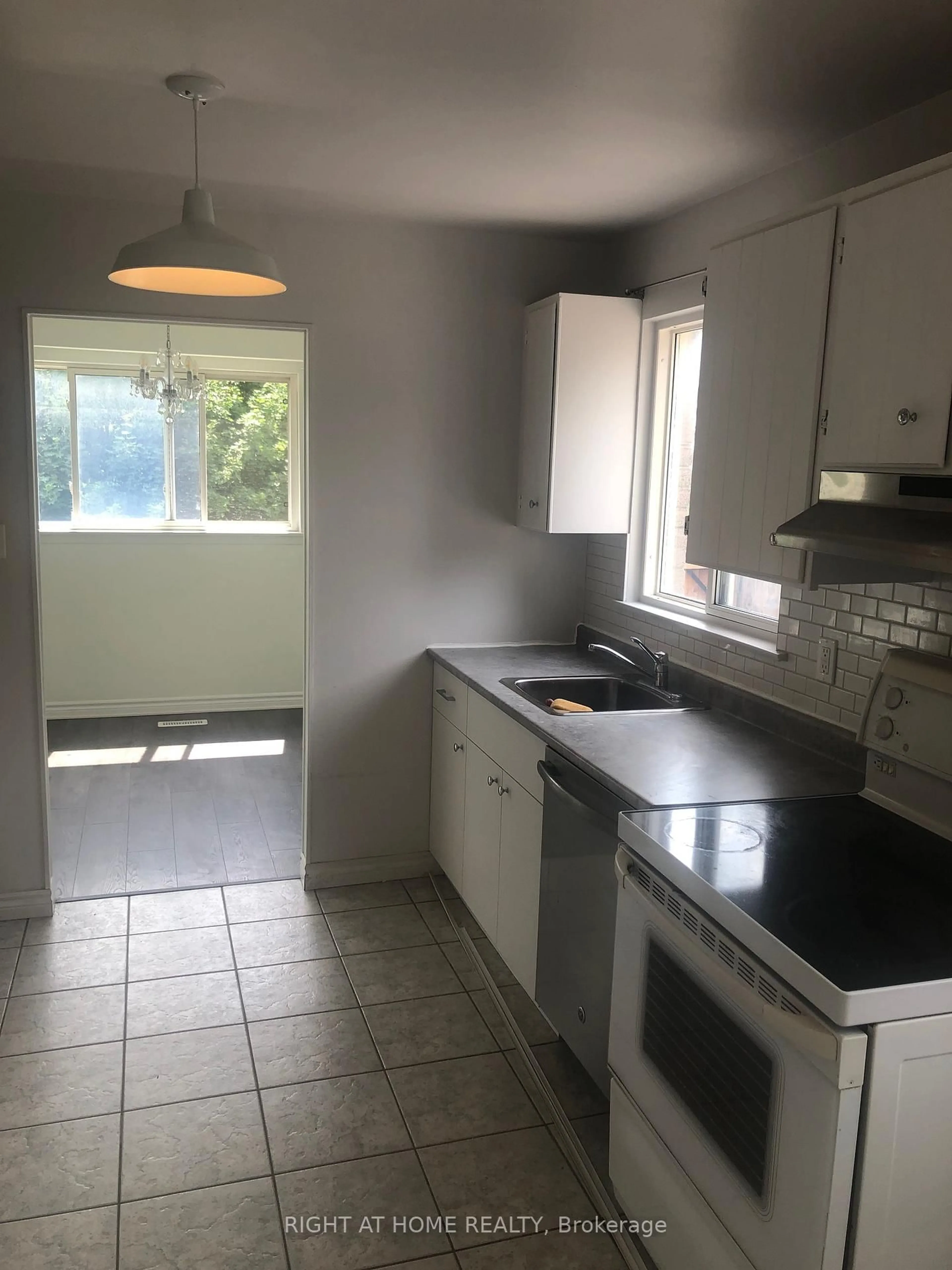 Standard kitchen, unknown for 248 Britannia Ave, Bradford West Gwillimbury Ontario L3Z 1A7