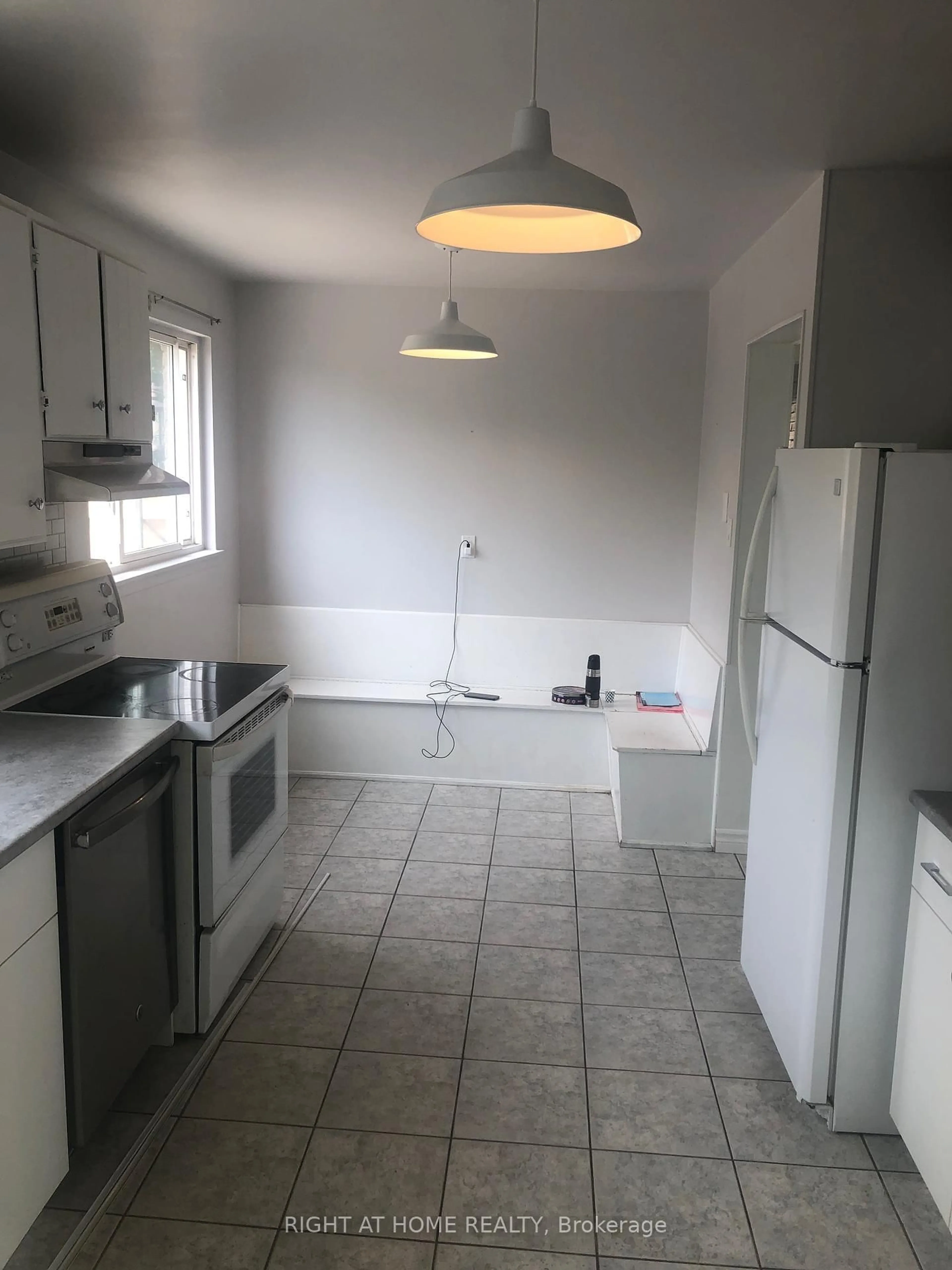 Standard kitchen, unknown for 248 Britannia Ave, Bradford West Gwillimbury Ontario L3Z 1A7