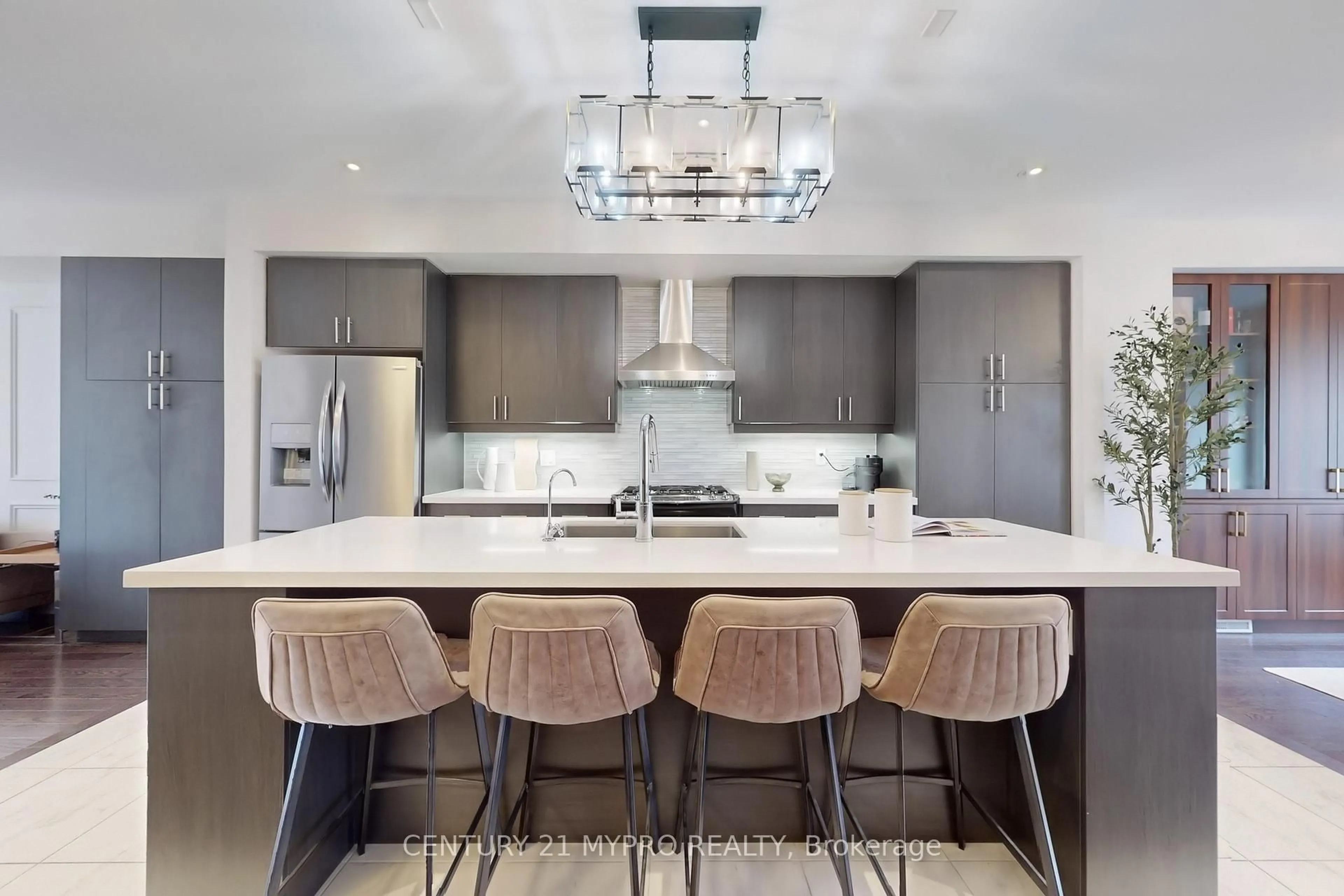 Contemporary kitchen, unknown for 21 Mcgurran Lane, Richmond Hill Ontario L4B 0G8