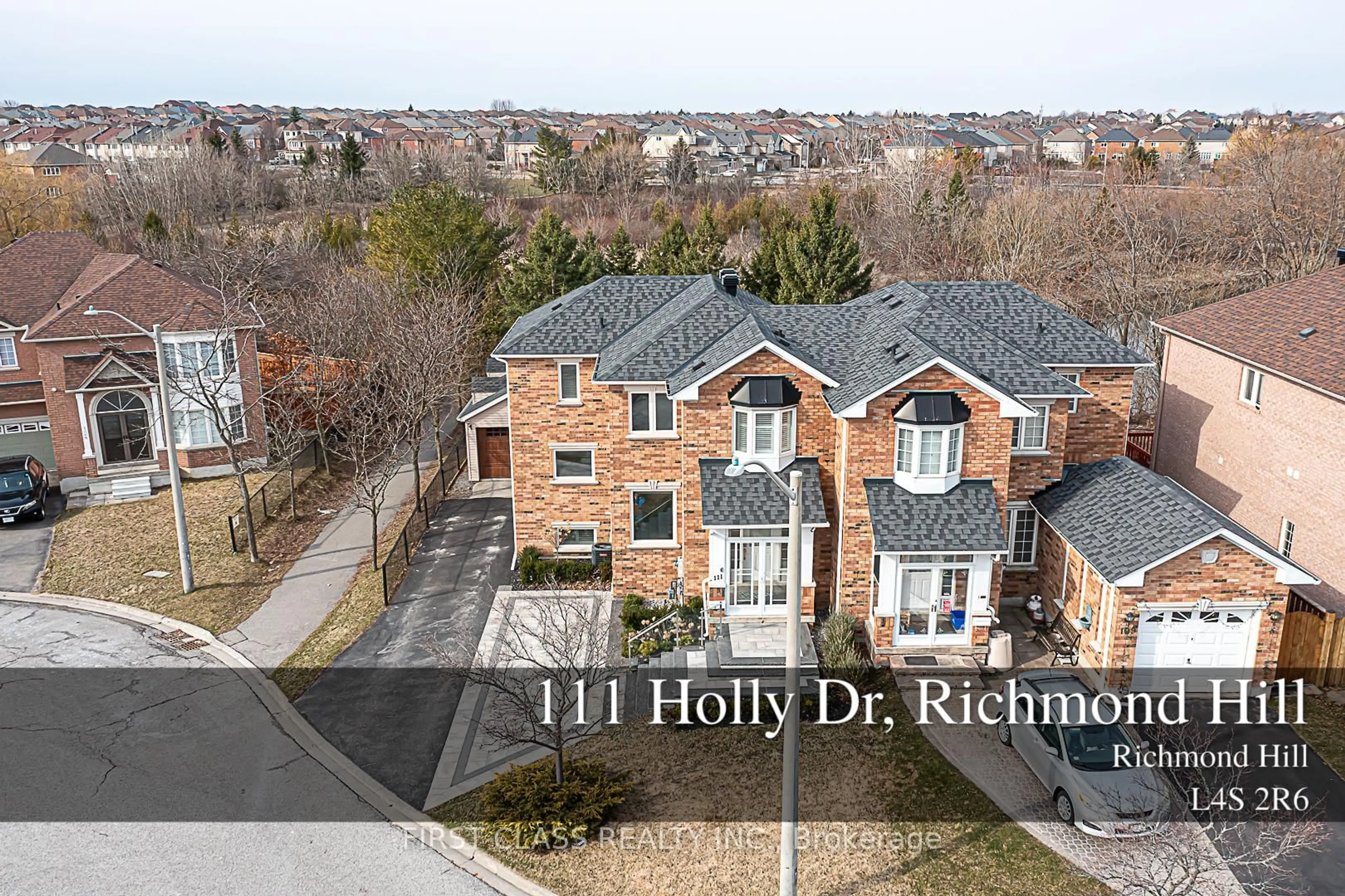 A pic from outside/outdoor area/front of a property/back of a property/a pic from drone, unknown for 111 Holly Dr, Richmond Hill Ontario L4S 2R6