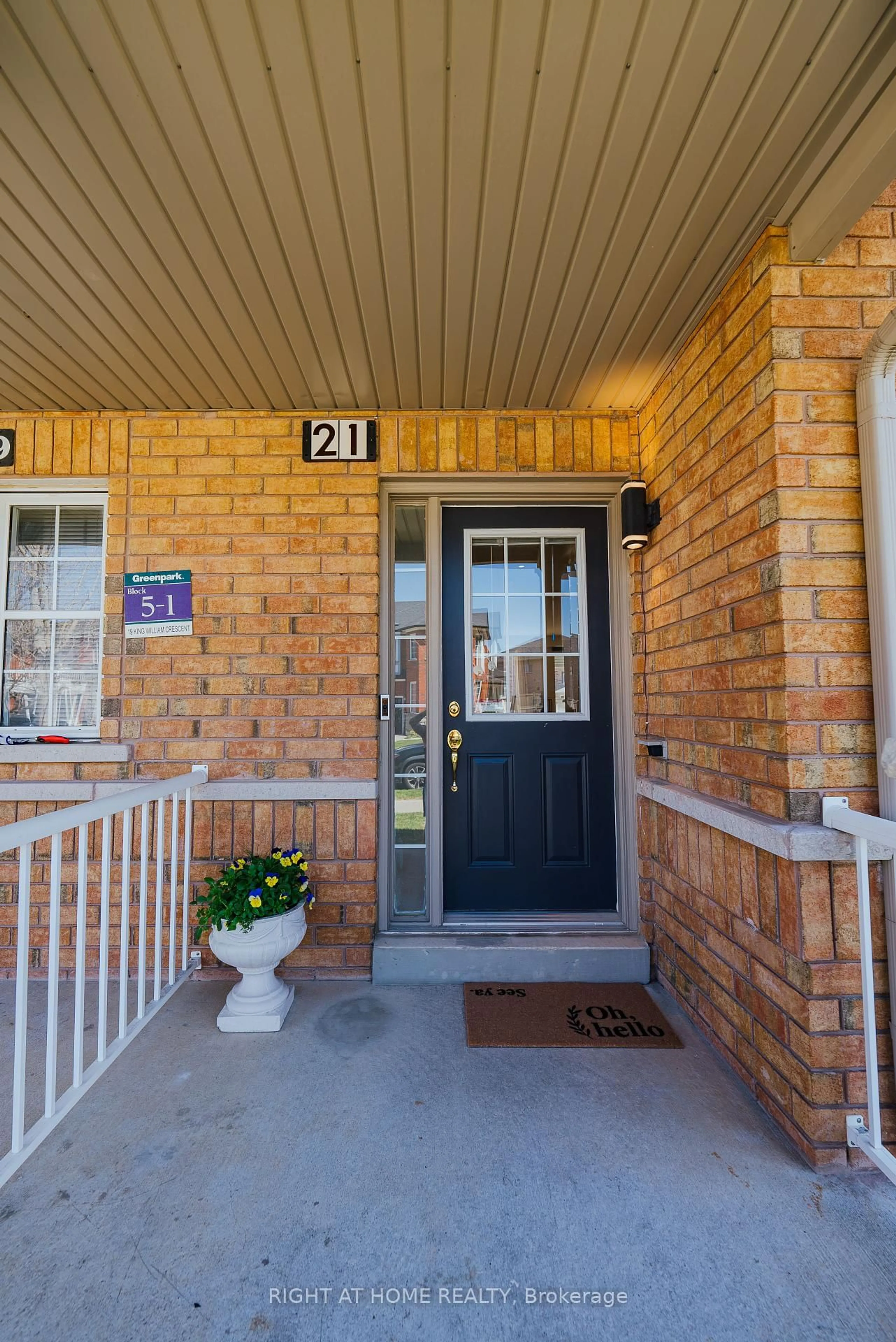 Indoor entryway for 21 King William Cres, Richmond Hill Ontario L4B 4S7