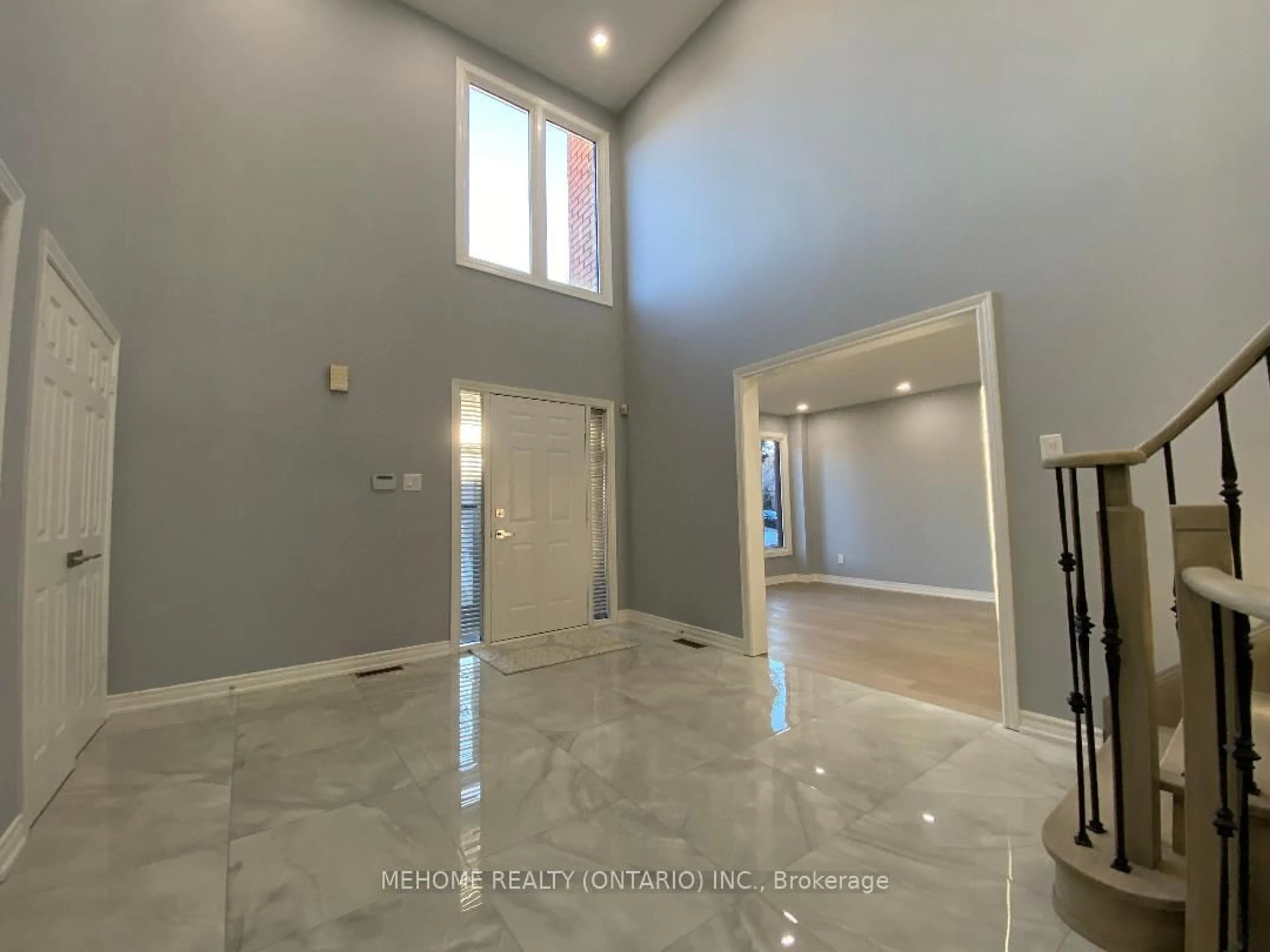 Indoor foyer for 12 Highbridge Rd, Richmond Hill Ontario L4B 1Y1