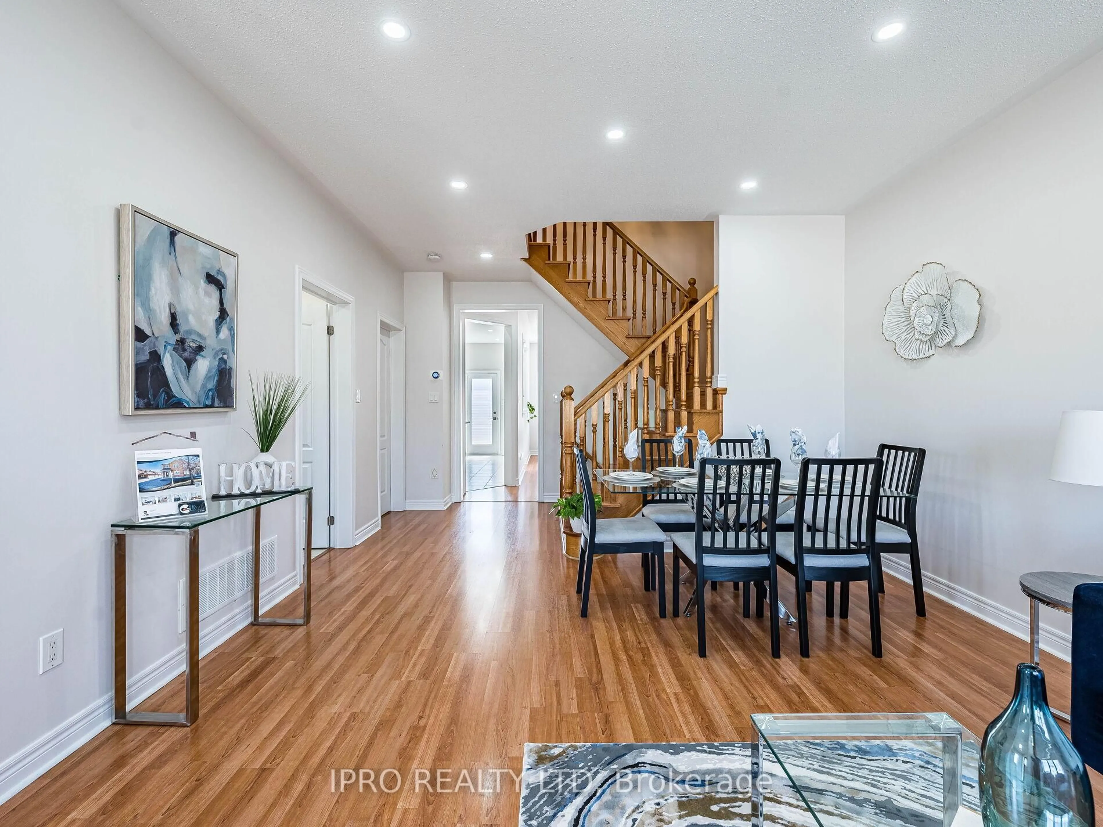 Indoor entryway for 11 Davos Rd, Vaughan Ontario L4H 0P4