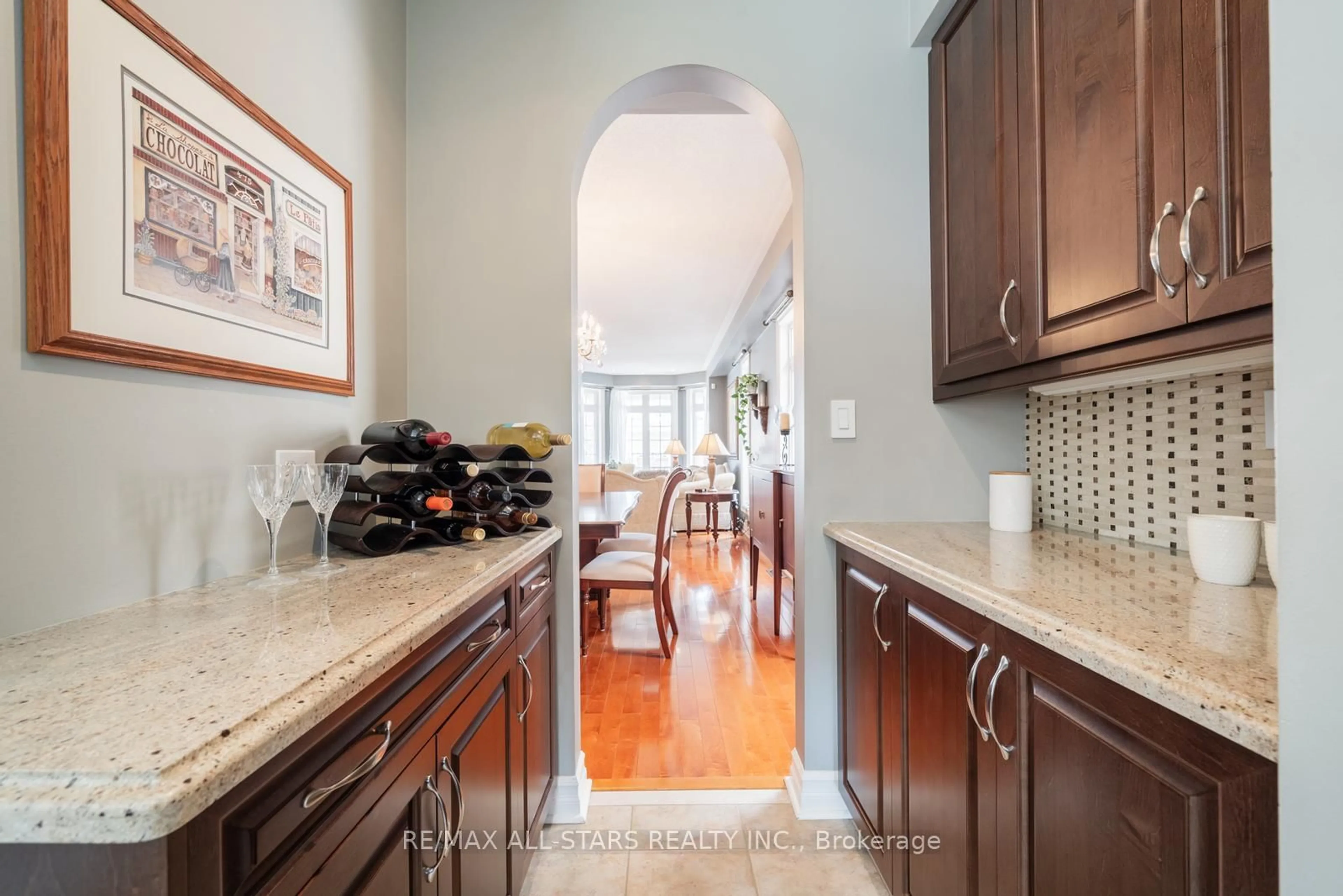 Open concept kitchen, ceramic/tile floor for 13 Kingsmill Crt, Markham Ontario L6E 1Y2