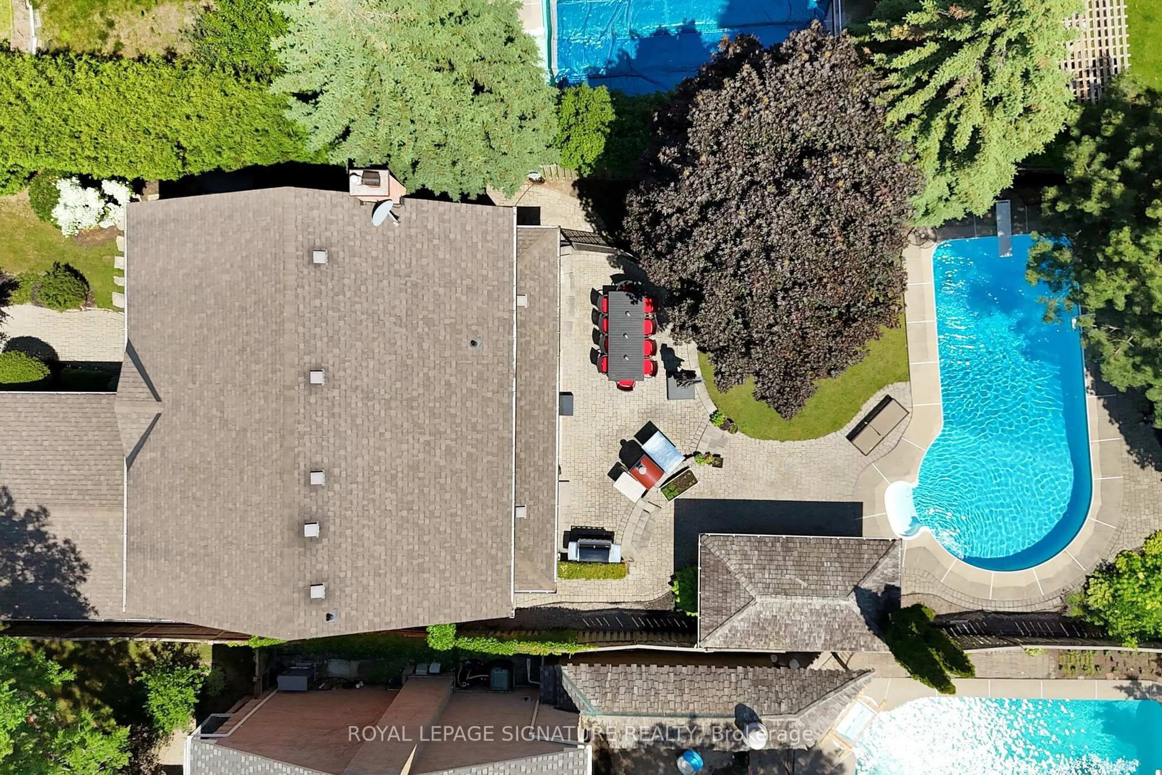 A pic from outside/outdoor area/front of a property/back of a property/a pic from drone, street for 60 Ferndell Circ, Markham Ontario L3R 3Y8