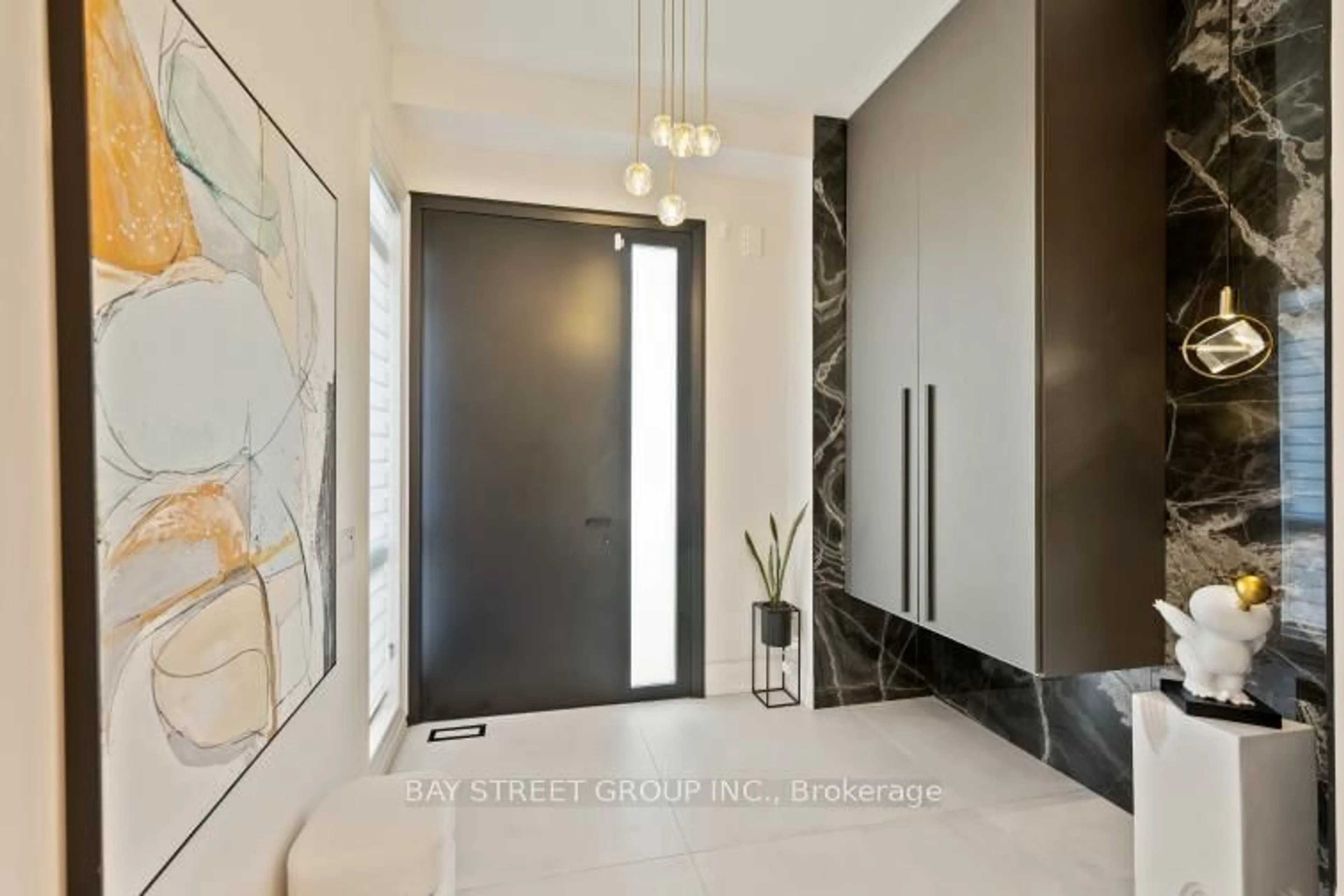 Indoor entryway for 16 Meteorite St, Richmond Hill Ontario L4C 4V7