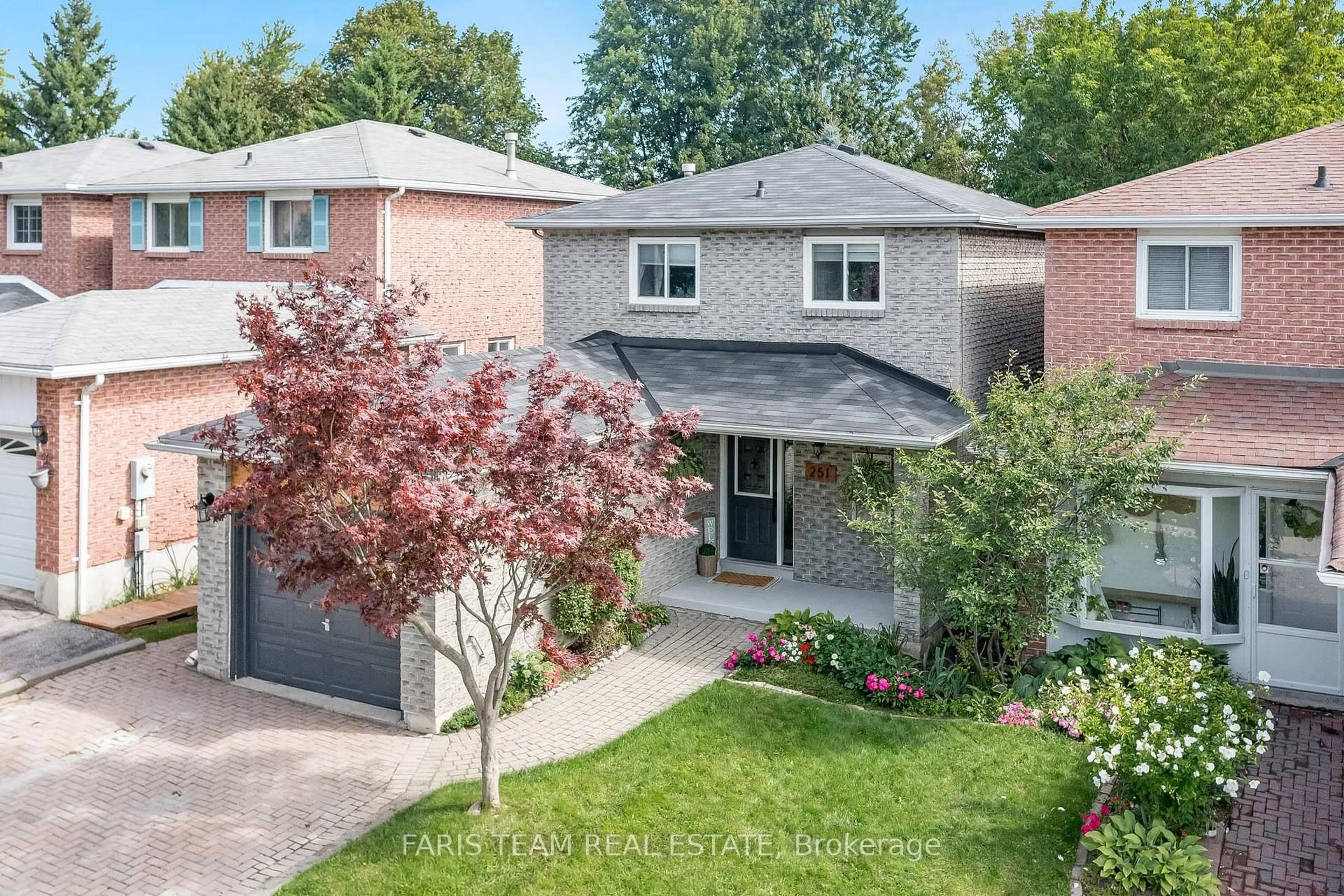 A pic from outside/outdoor area/front of a property/back of a property/a pic from drone, street for 251 Colborne St, Bradford West Gwillimbury Ontario L3Z 2R8