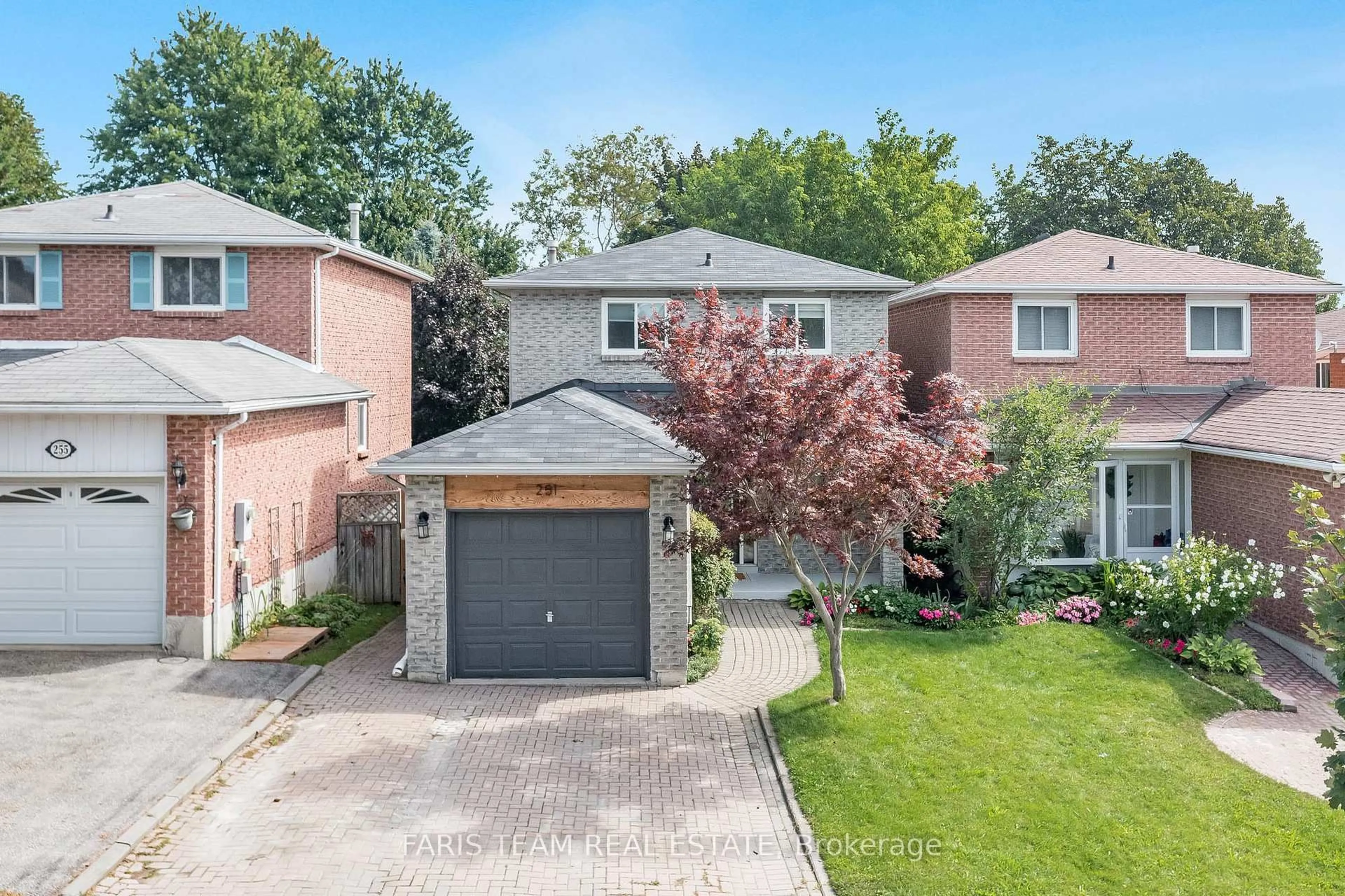 A pic from outside/outdoor area/front of a property/back of a property/a pic from drone, street for 251 Colborne St, Bradford West Gwillimbury Ontario L3Z 2R8
