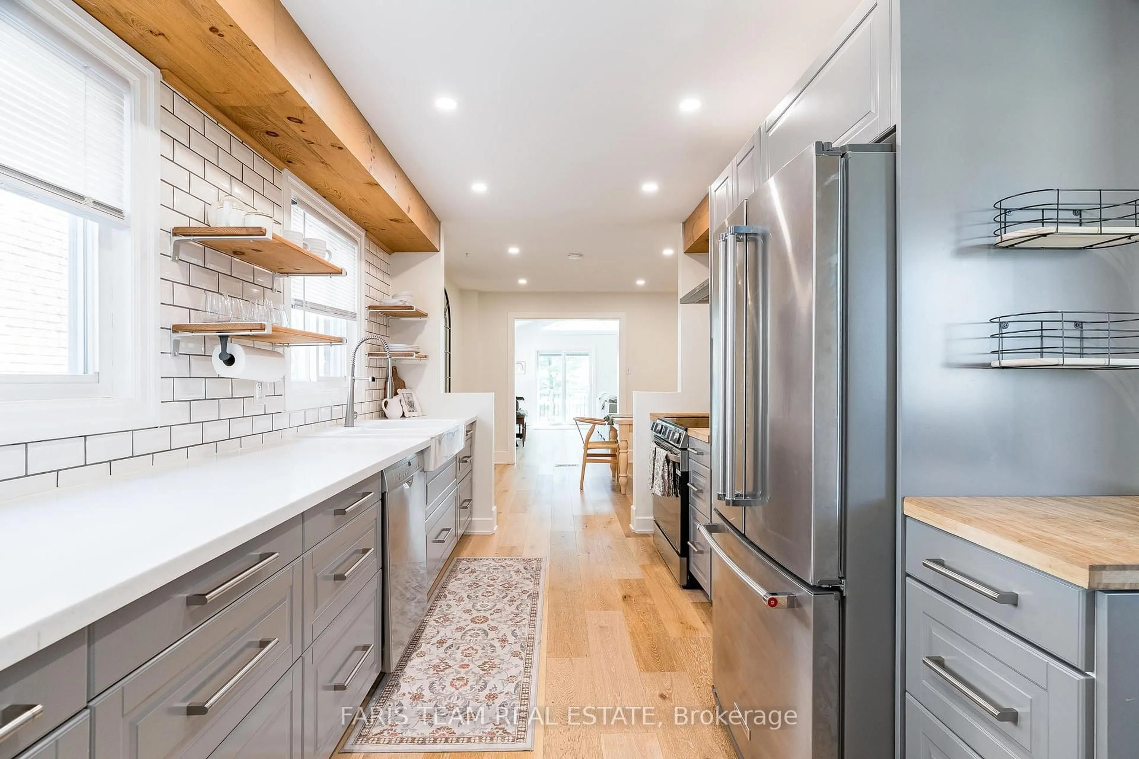 Contemporary kitchen, unknown for 251 Colborne St, Bradford West Gwillimbury Ontario L3Z 2R8