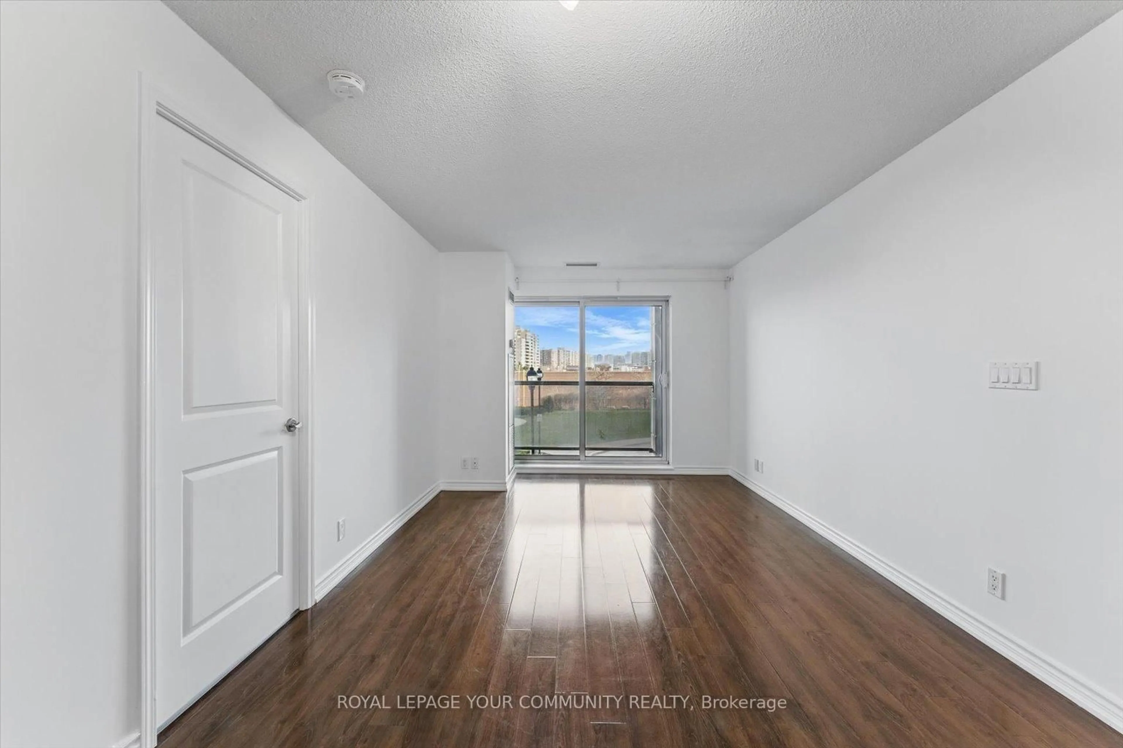 A pic of a room for 18 Harding Blvd #214, Richmond Hill Ontario L4C 0T3