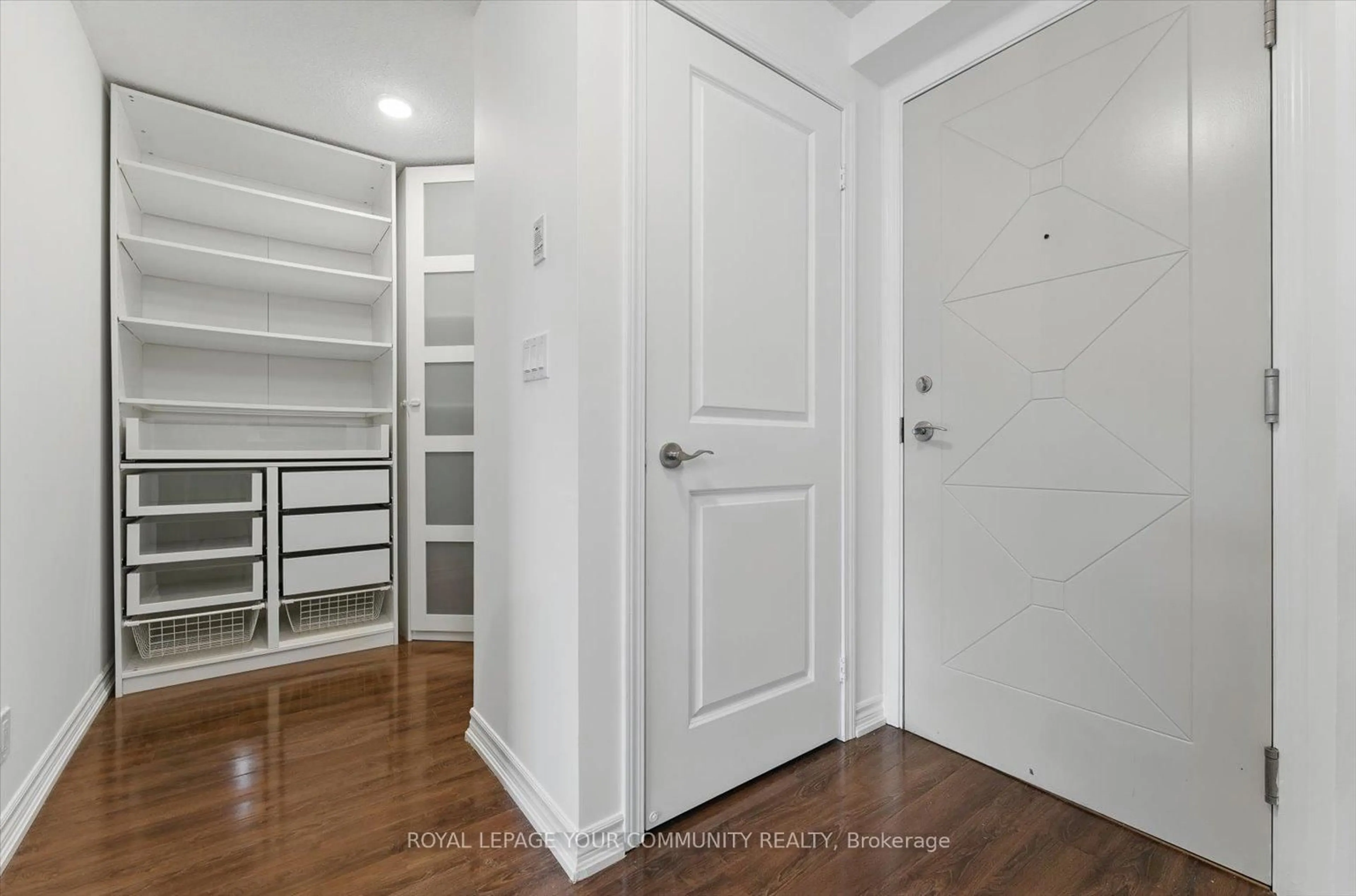 Storage room or clothes room or walk-in closet for 18 Harding Blvd #214, Richmond Hill Ontario L4C 0T3