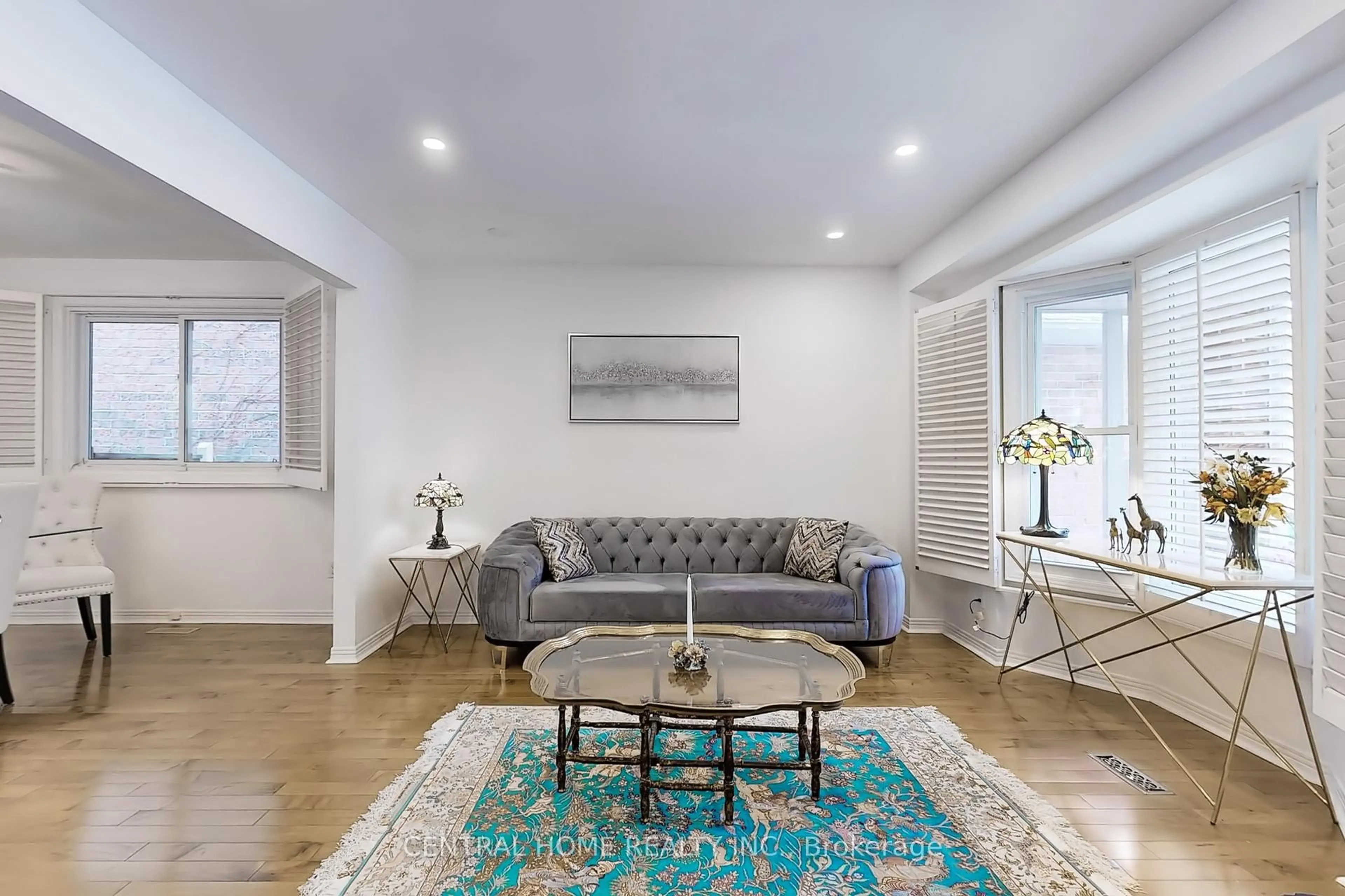 Living room with furniture, unknown for 23 Heatherton Way, Vaughan Ontario L4J 3E6