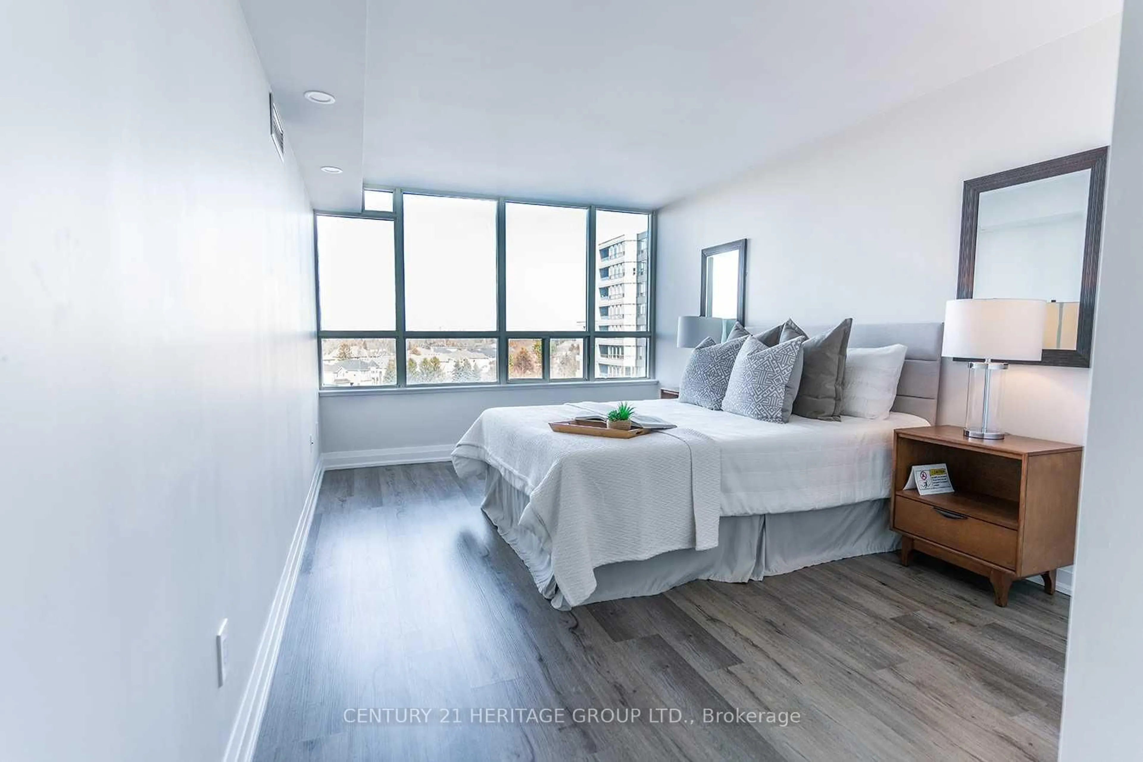 Bedroom with bed, unknown for 7 Townsgate Dr #707, Vaughan Ontario L4J 7Z9
