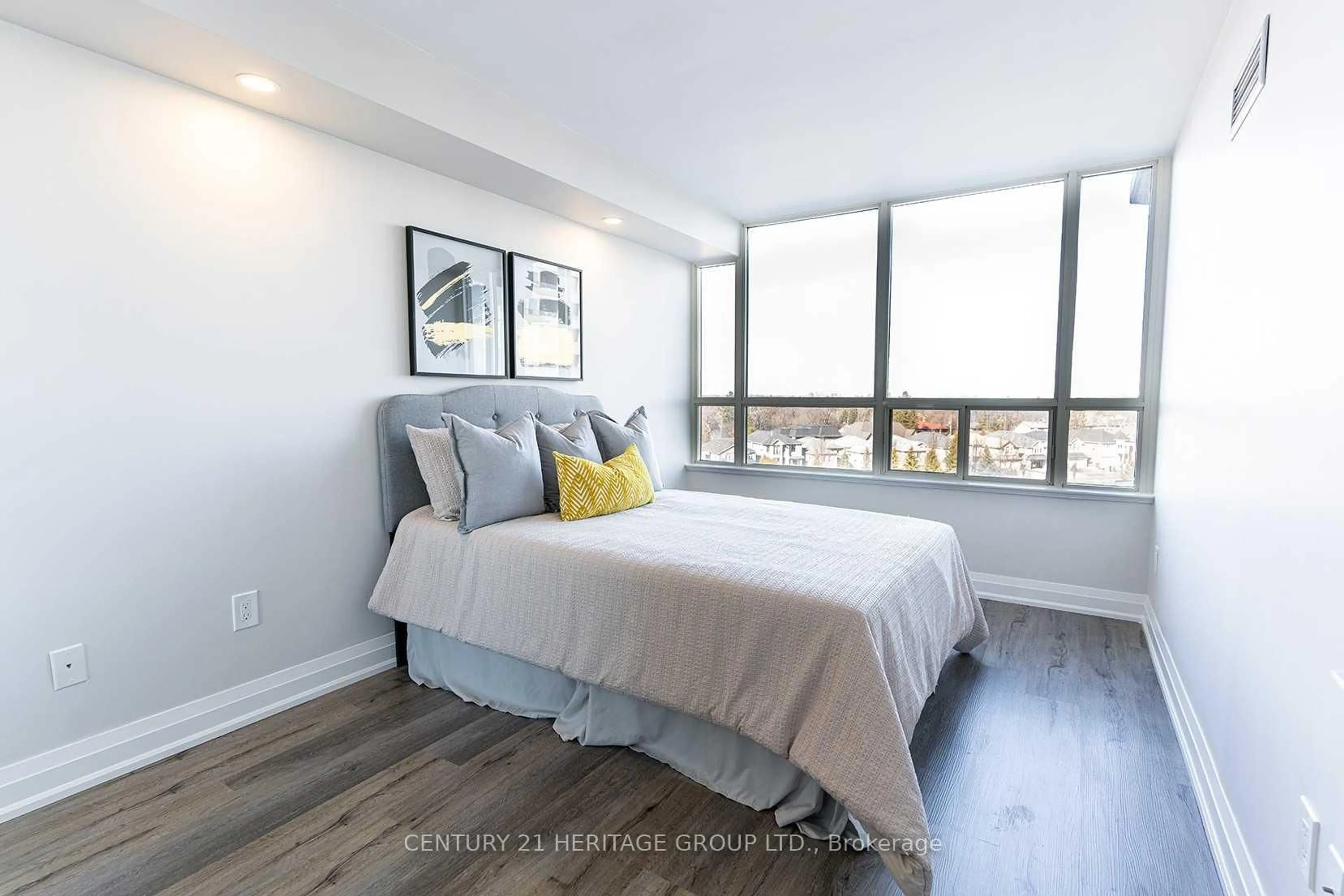 Bedroom with bed, wood/laminate floor for 7 Townsgate Dr #707, Vaughan Ontario L4J 7Z9
