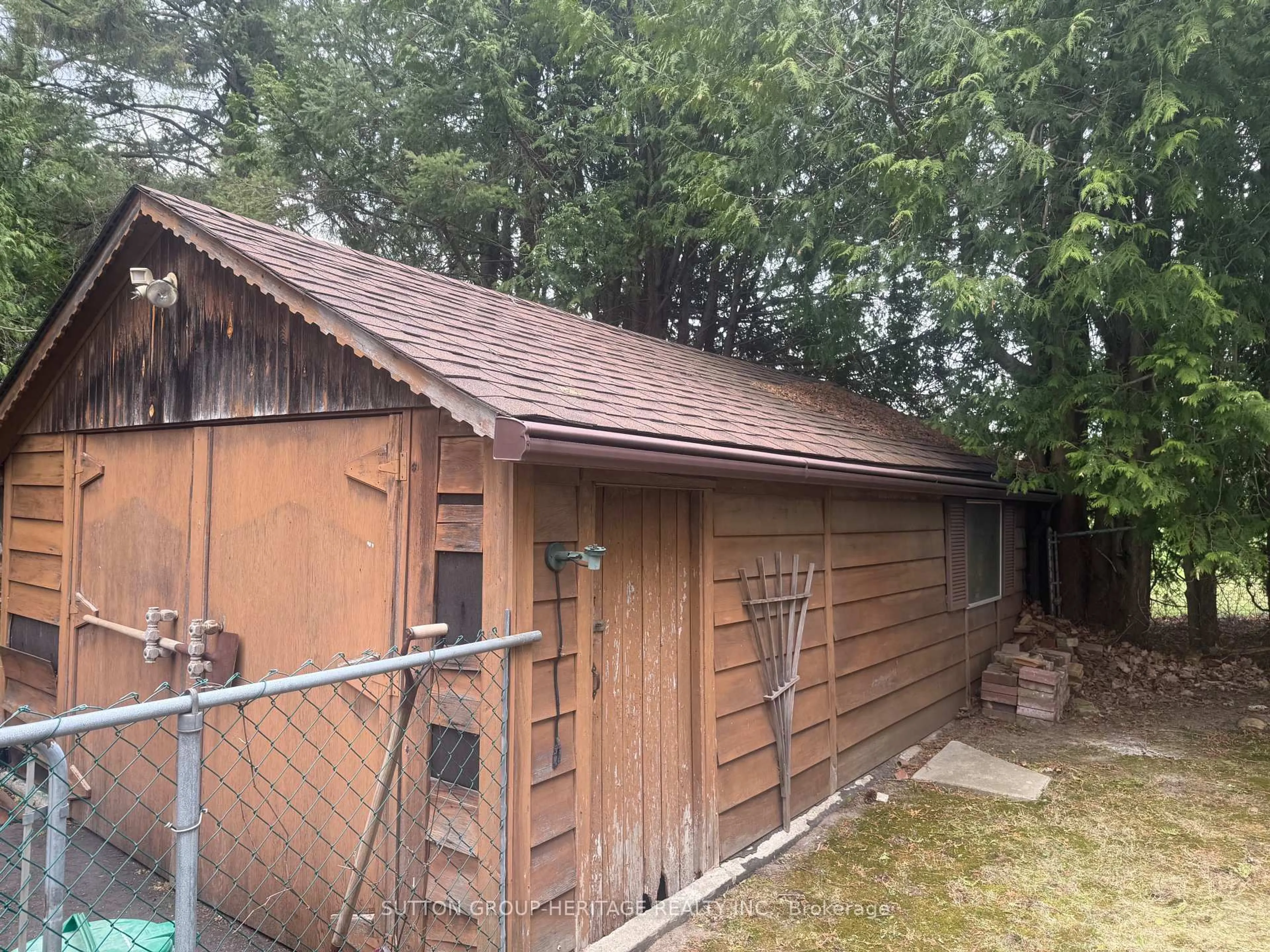 Shed for 131 Cemetery Rd, Uxbridge Ontario L9P 1R1