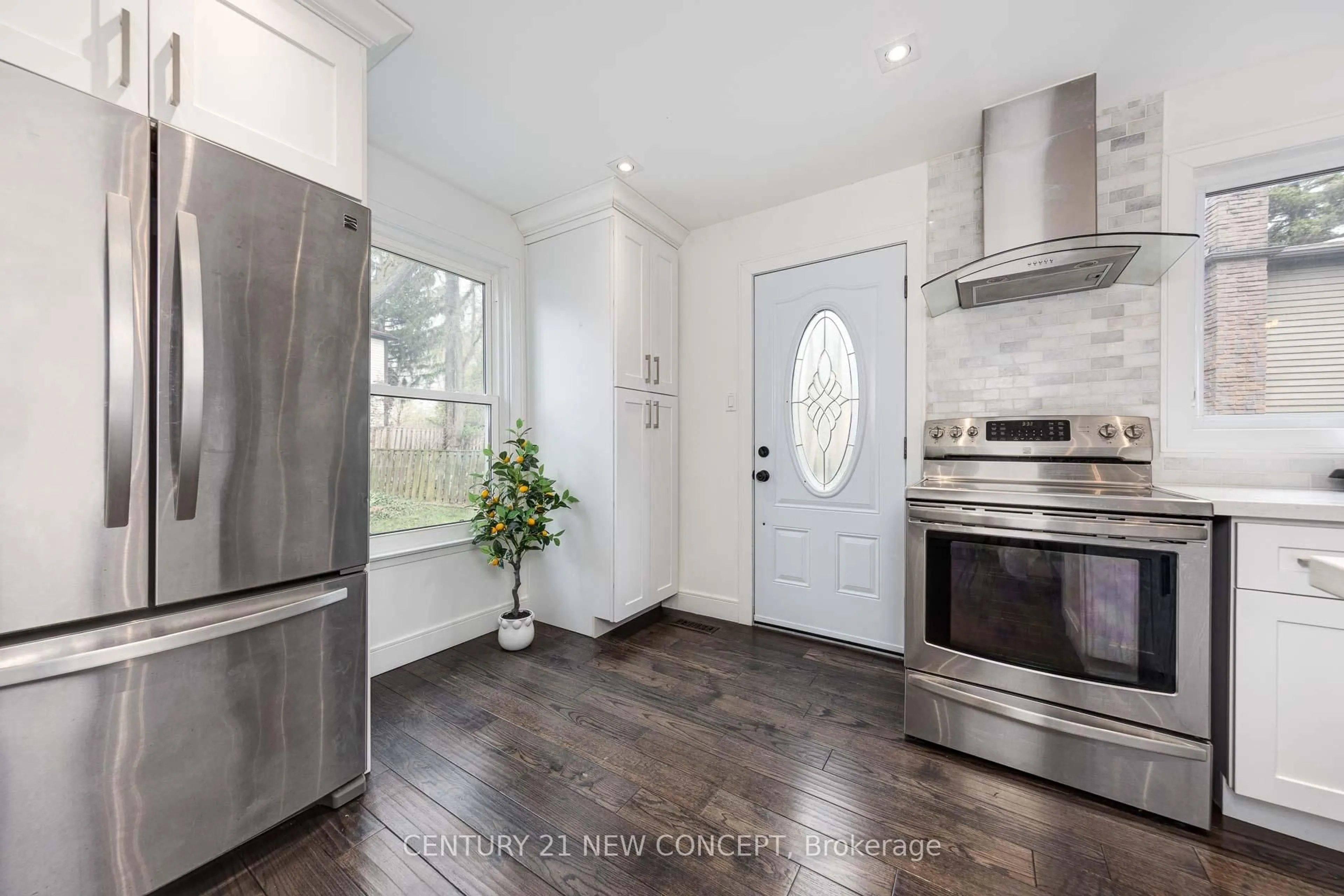Open concept kitchen, ceramic/tile floor for 139 Avenue Rd, Richmond Hill Ontario L4C 4Z6