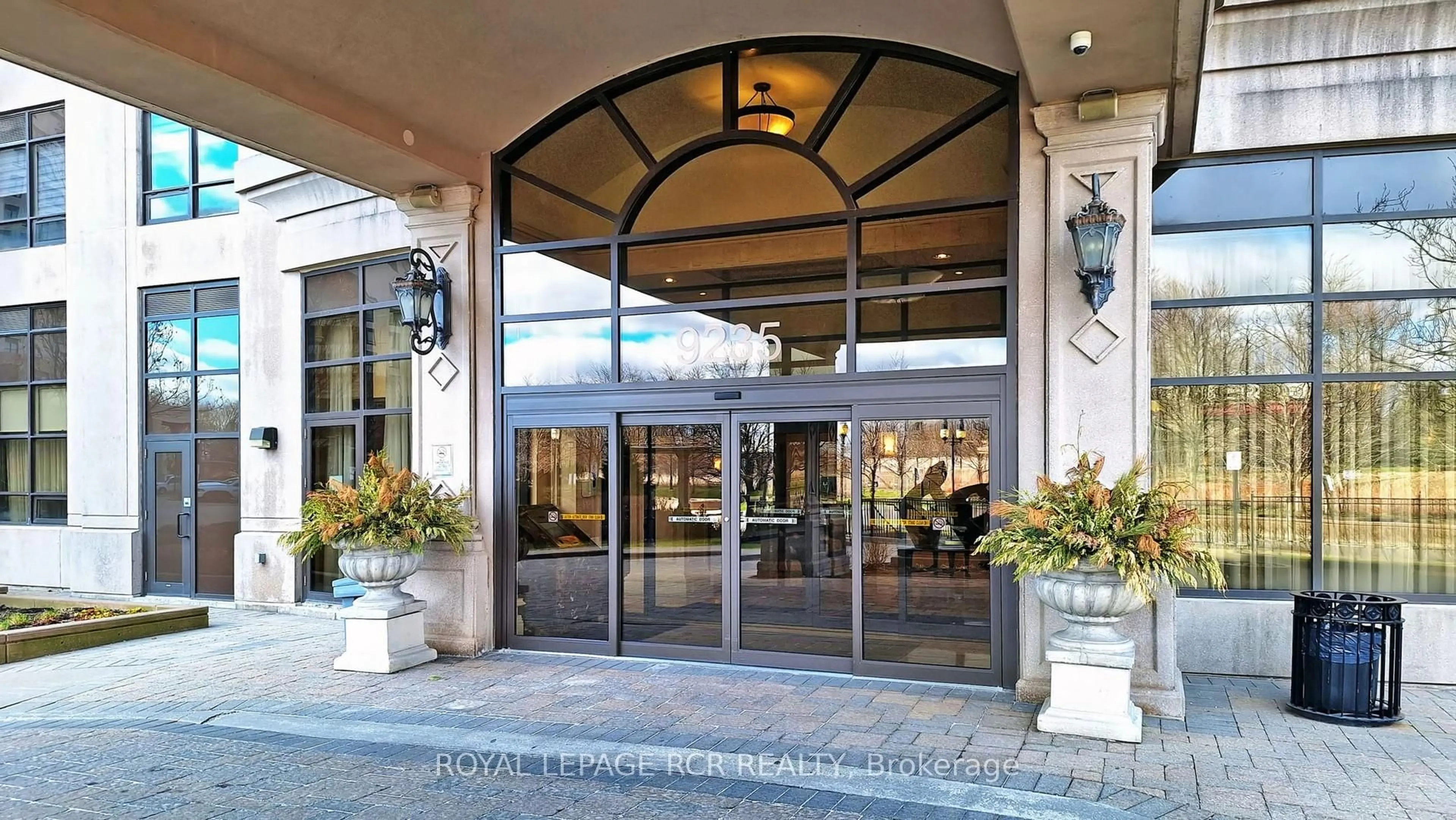 Lobby for 9235 Jane St #1404, Vaughan Ontario L6A 0J8